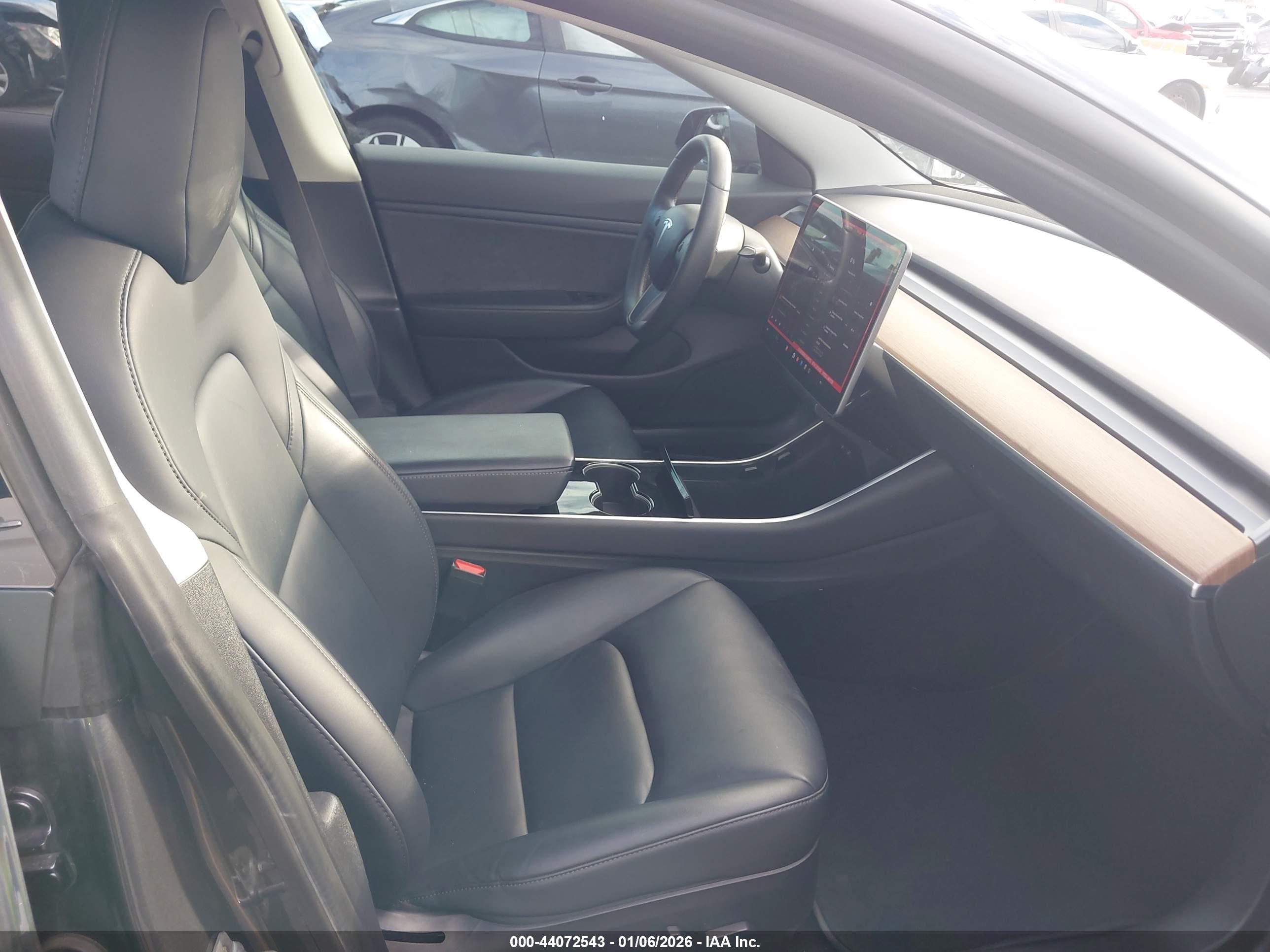 TESLA MODEL image 5