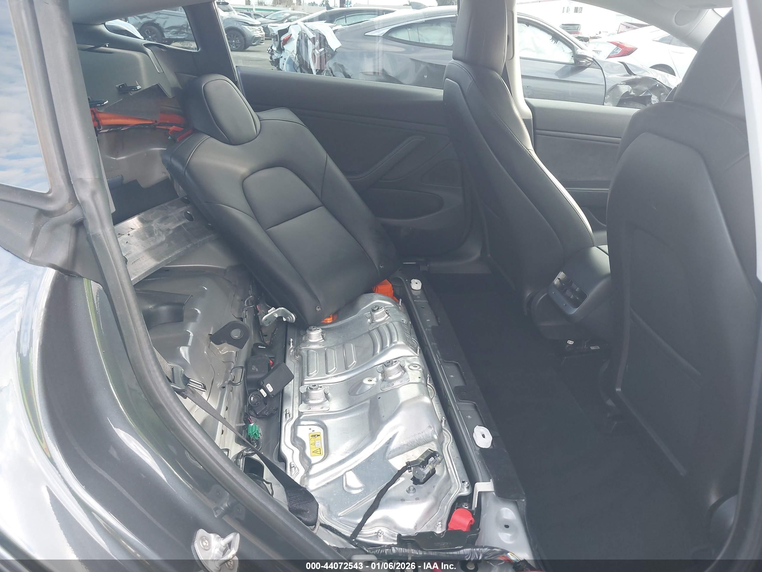 TESLA MODEL image 8