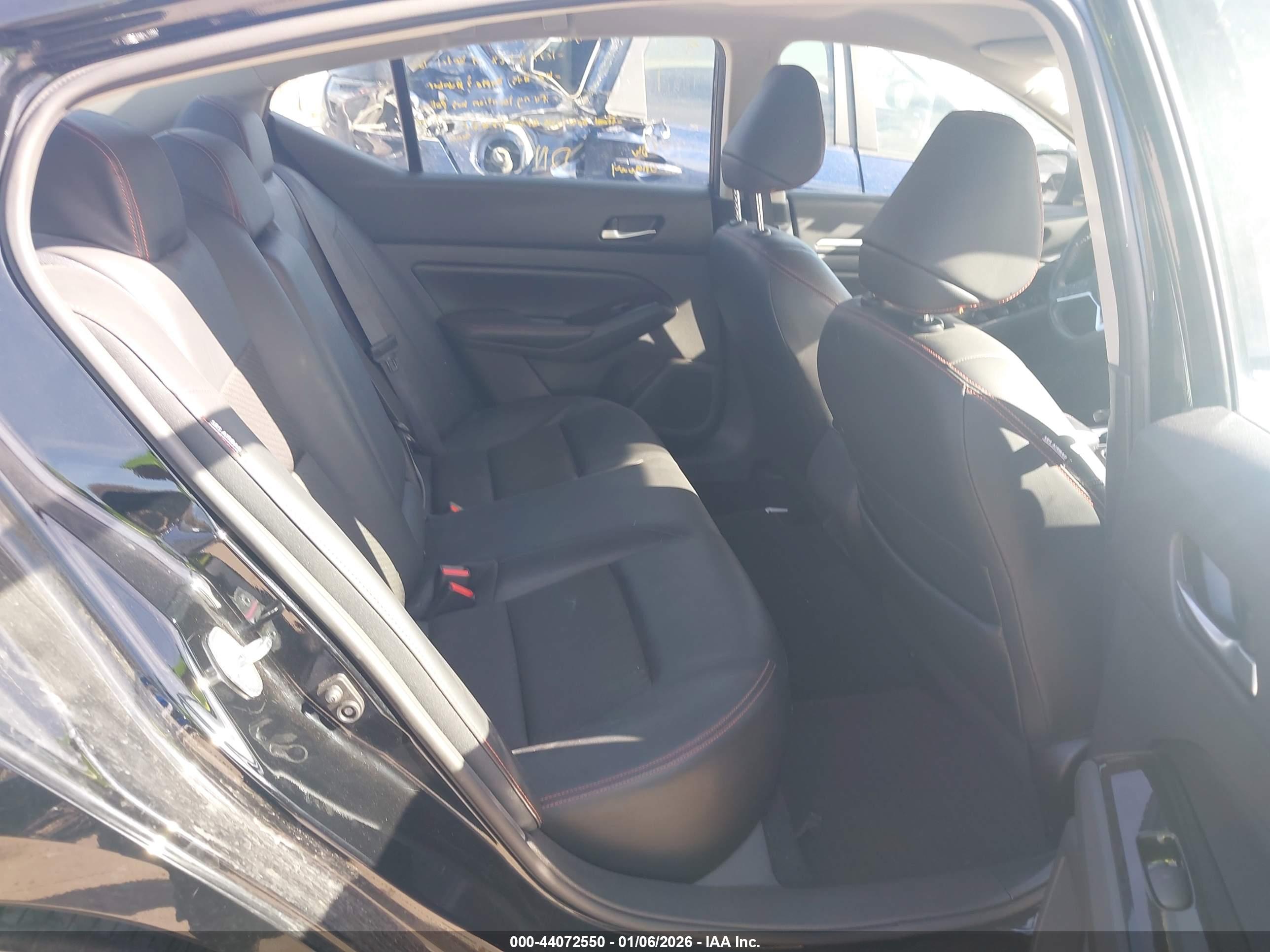 NISSAN ALTIMA image 8