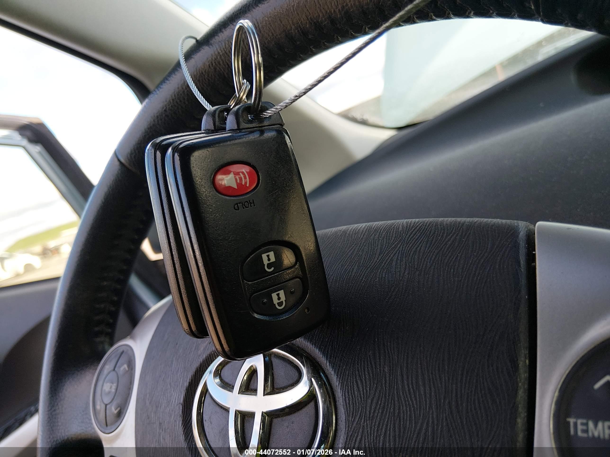 TOYOTA PRIUS image 11