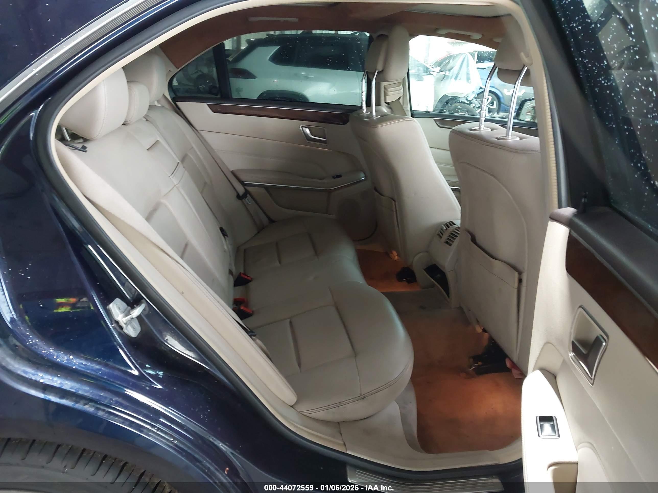 MERCEDES-BENZ E image 8