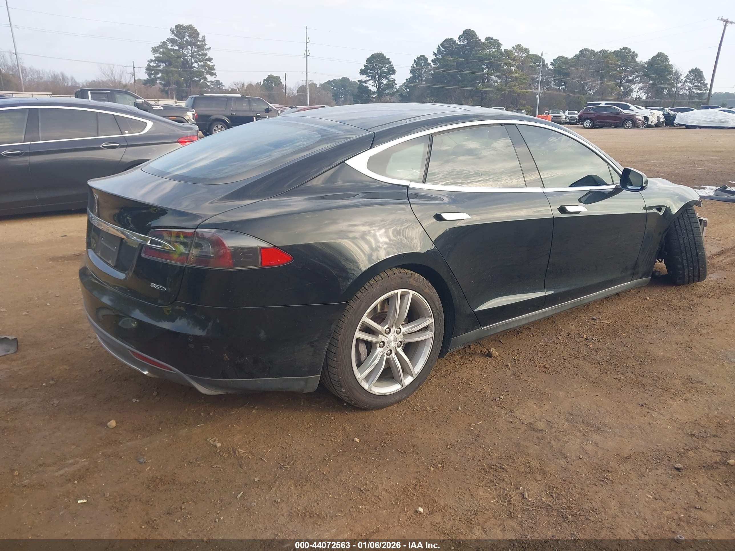 TESLA MODEL image 4