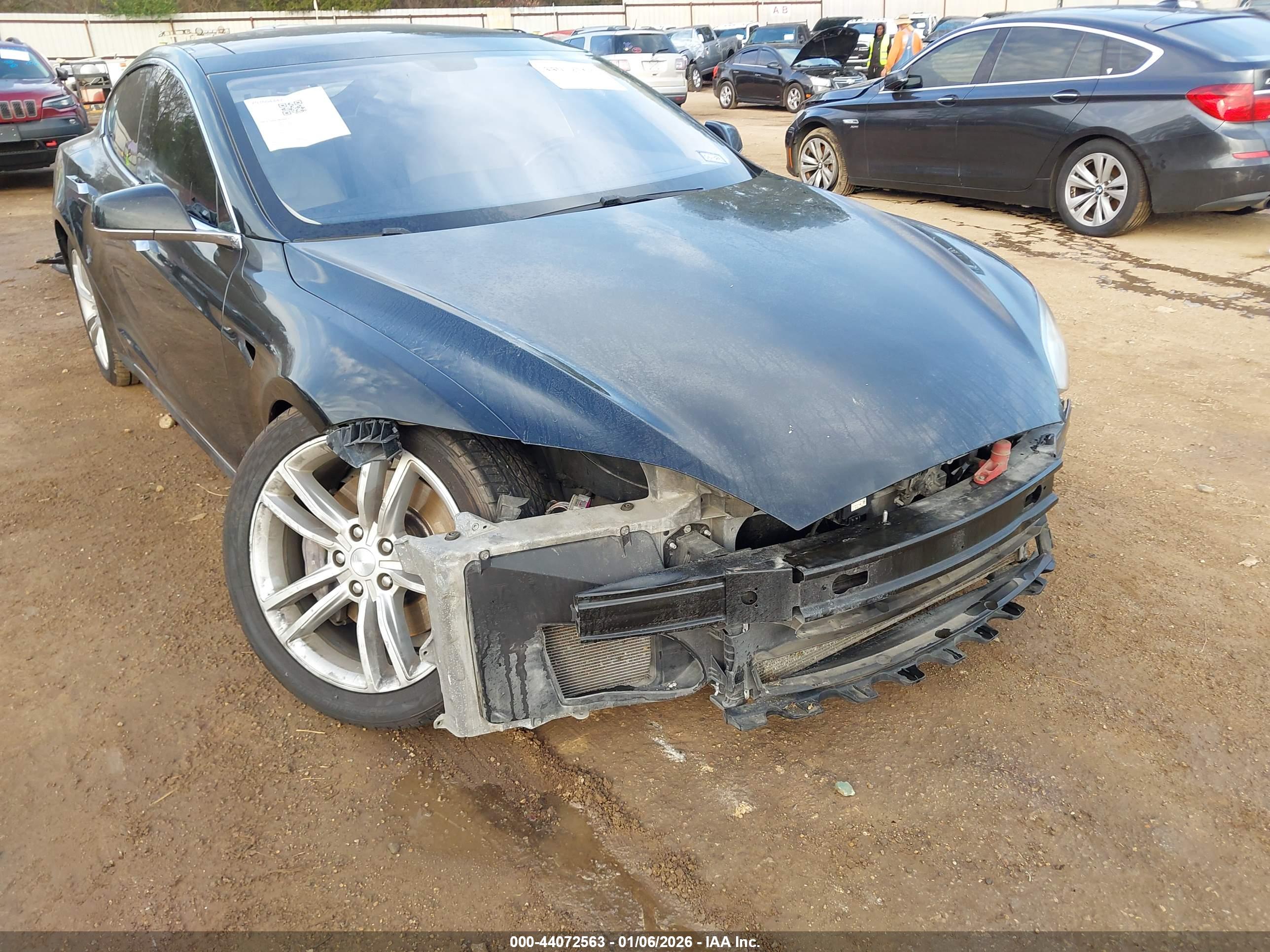 TESLA MODEL image 6