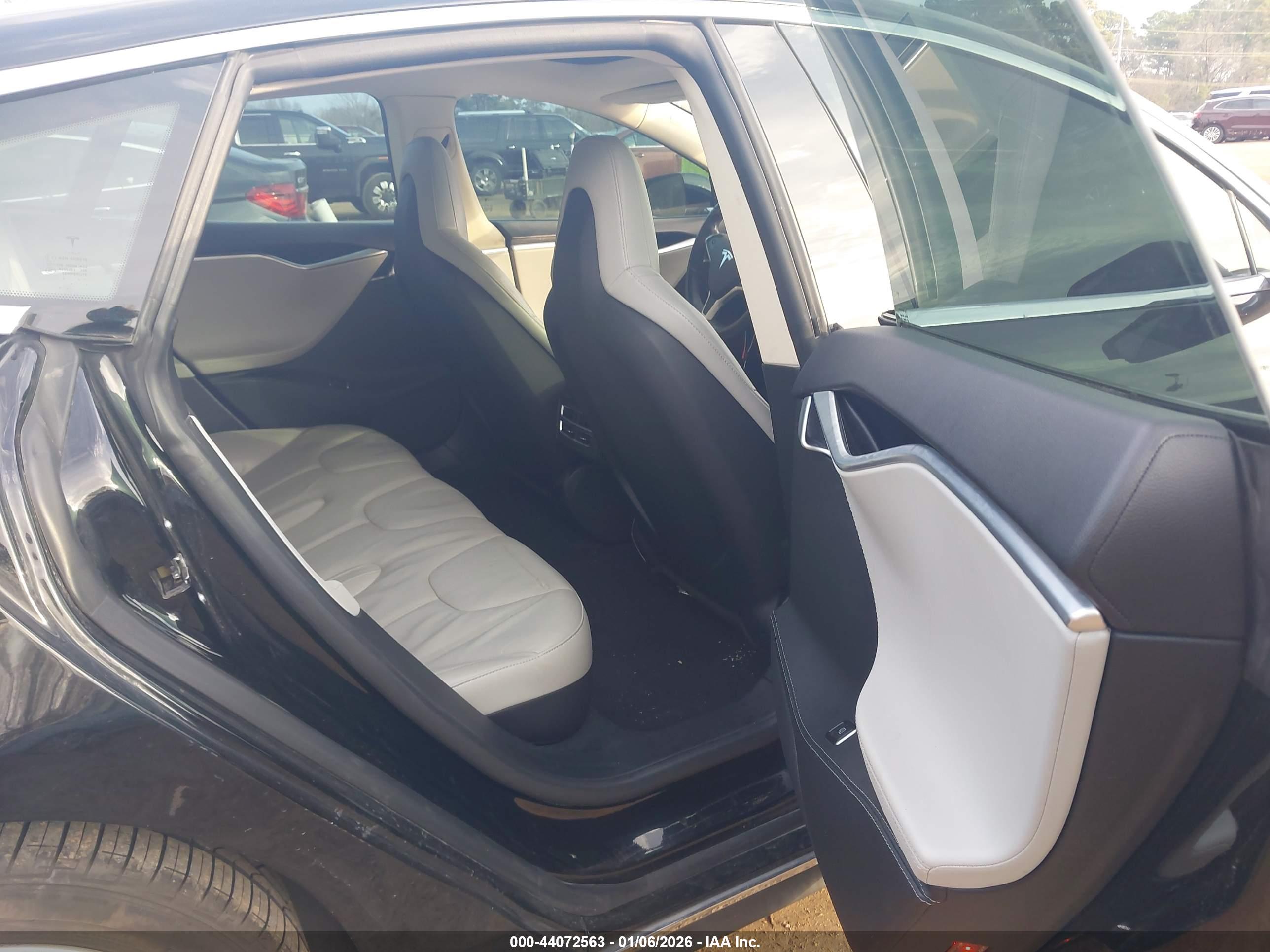 TESLA MODEL image 8