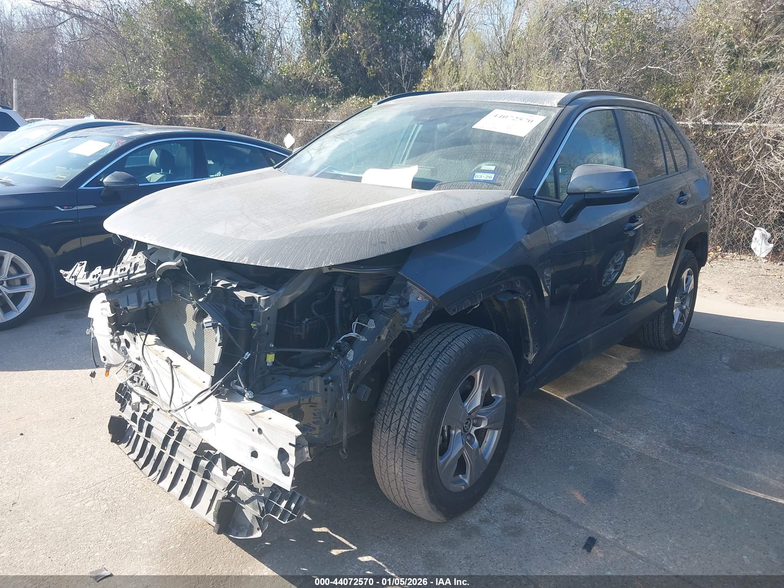 TOYOTA RAV4 image 2