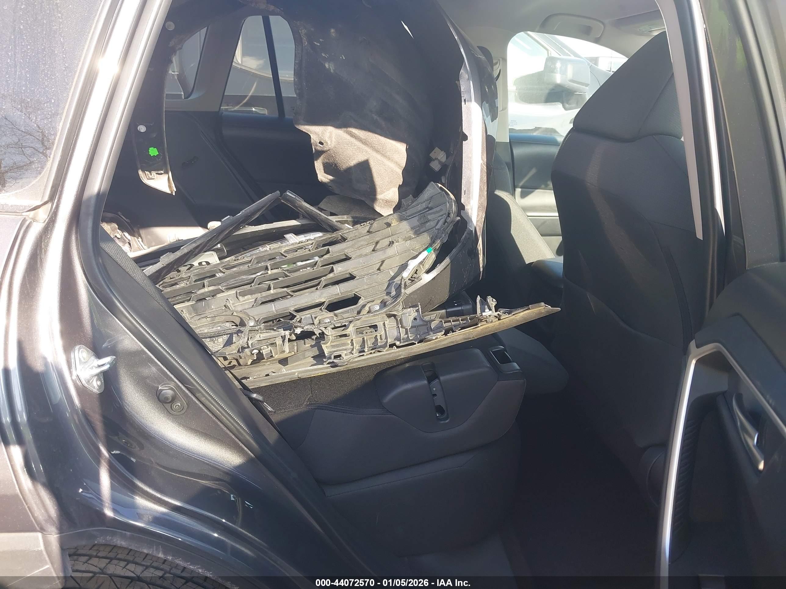 TOYOTA RAV4 image 8