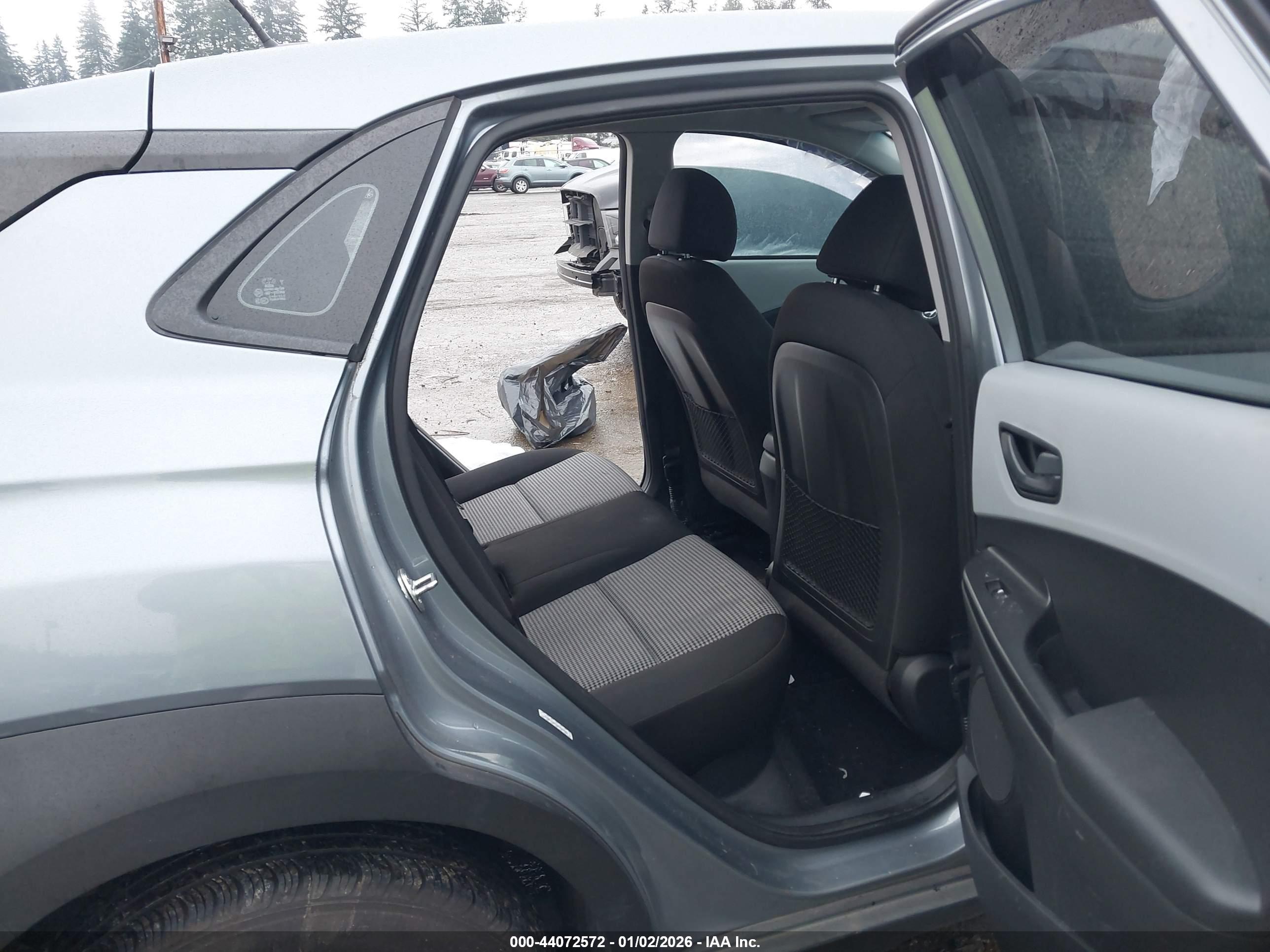 HYUNDAI KONA image 8