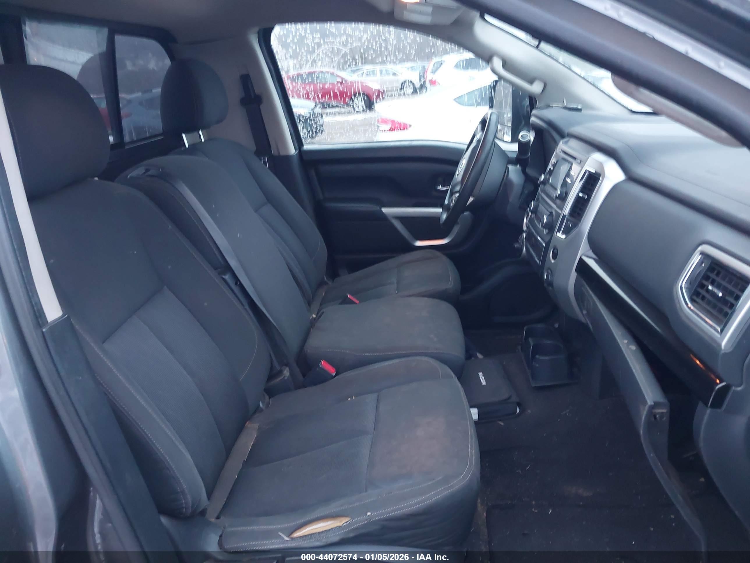 NISSAN TITAN image 8