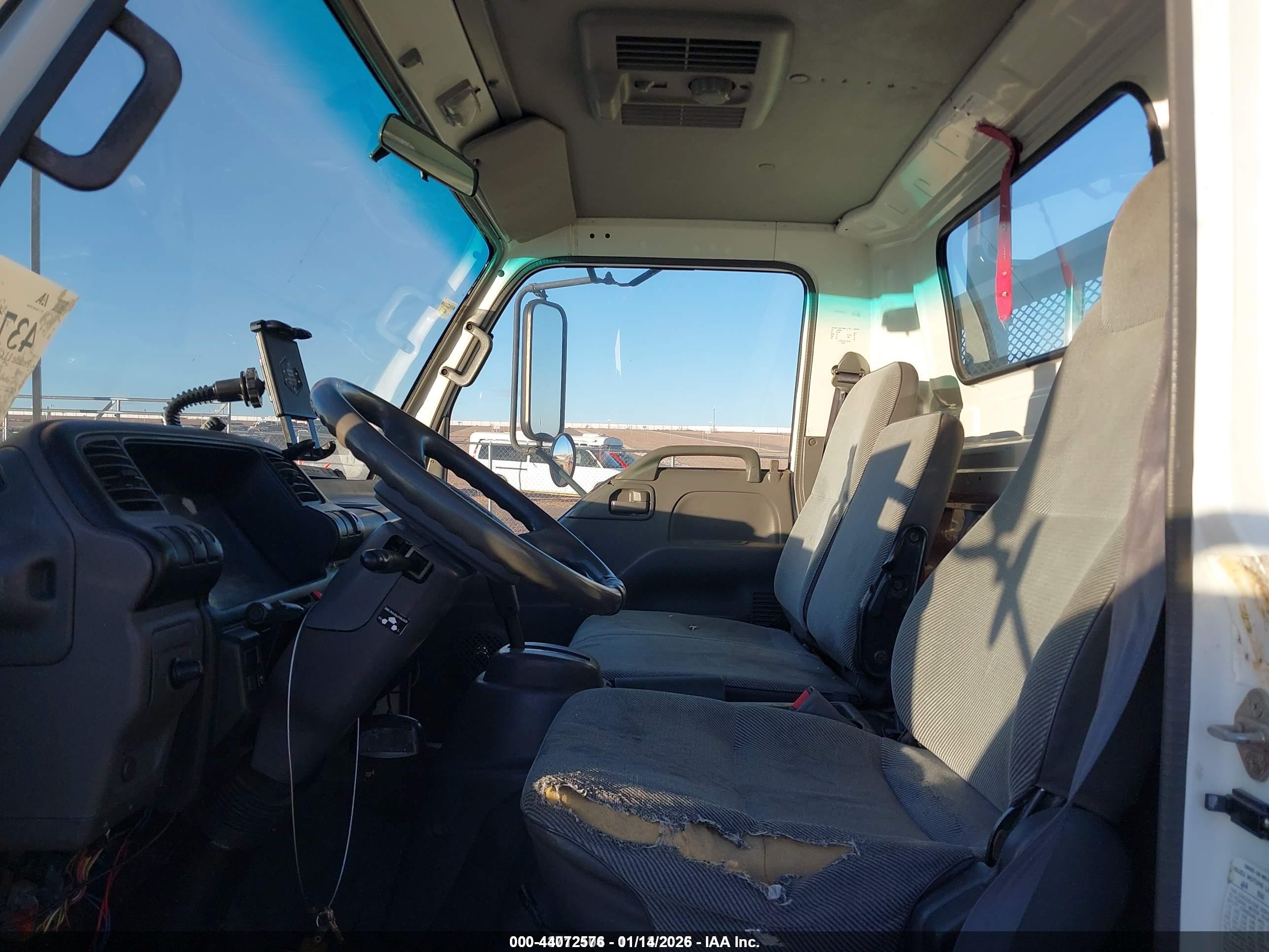 ISUZU NPR image 7
