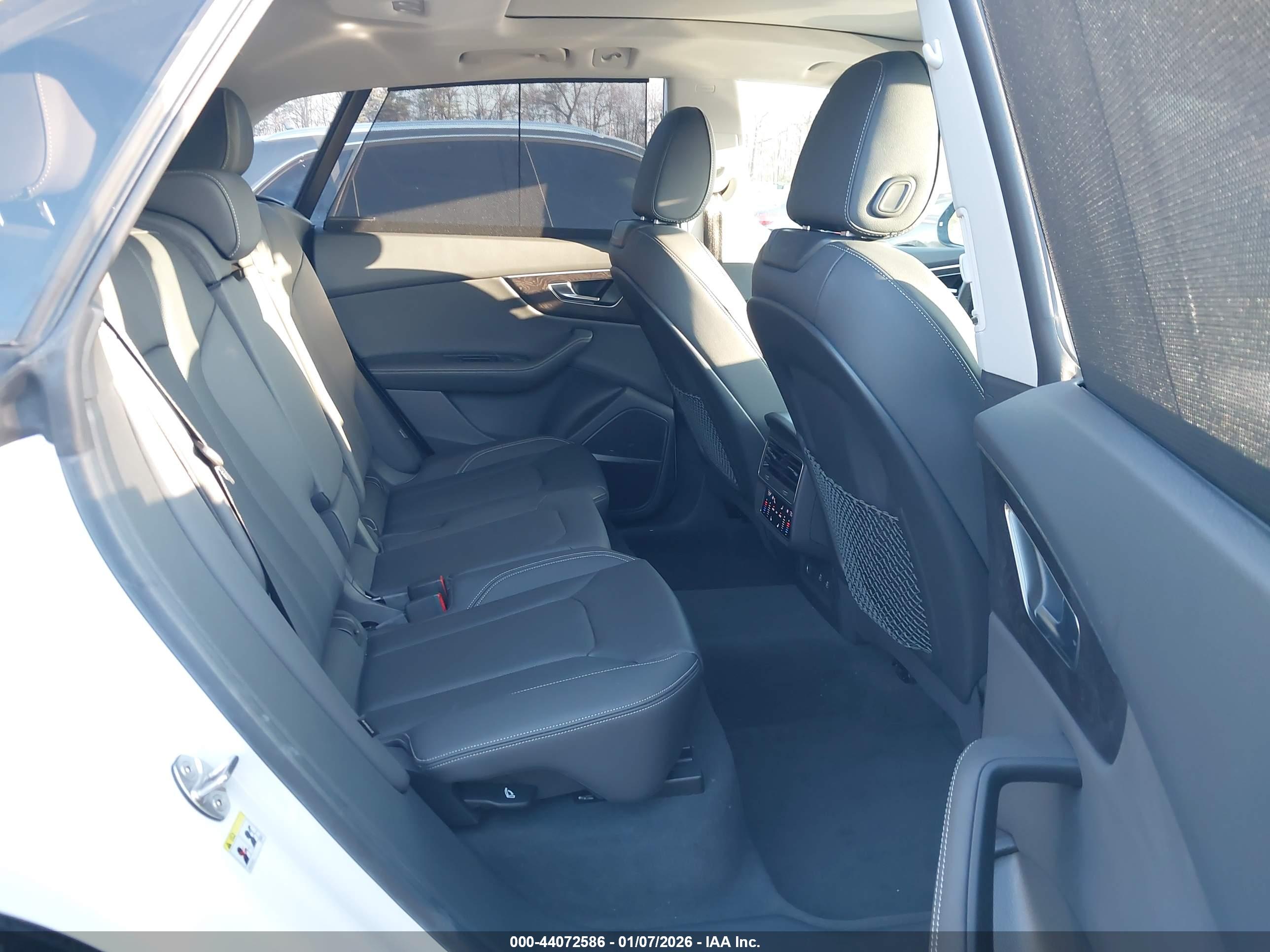AUDI Q8 image 8