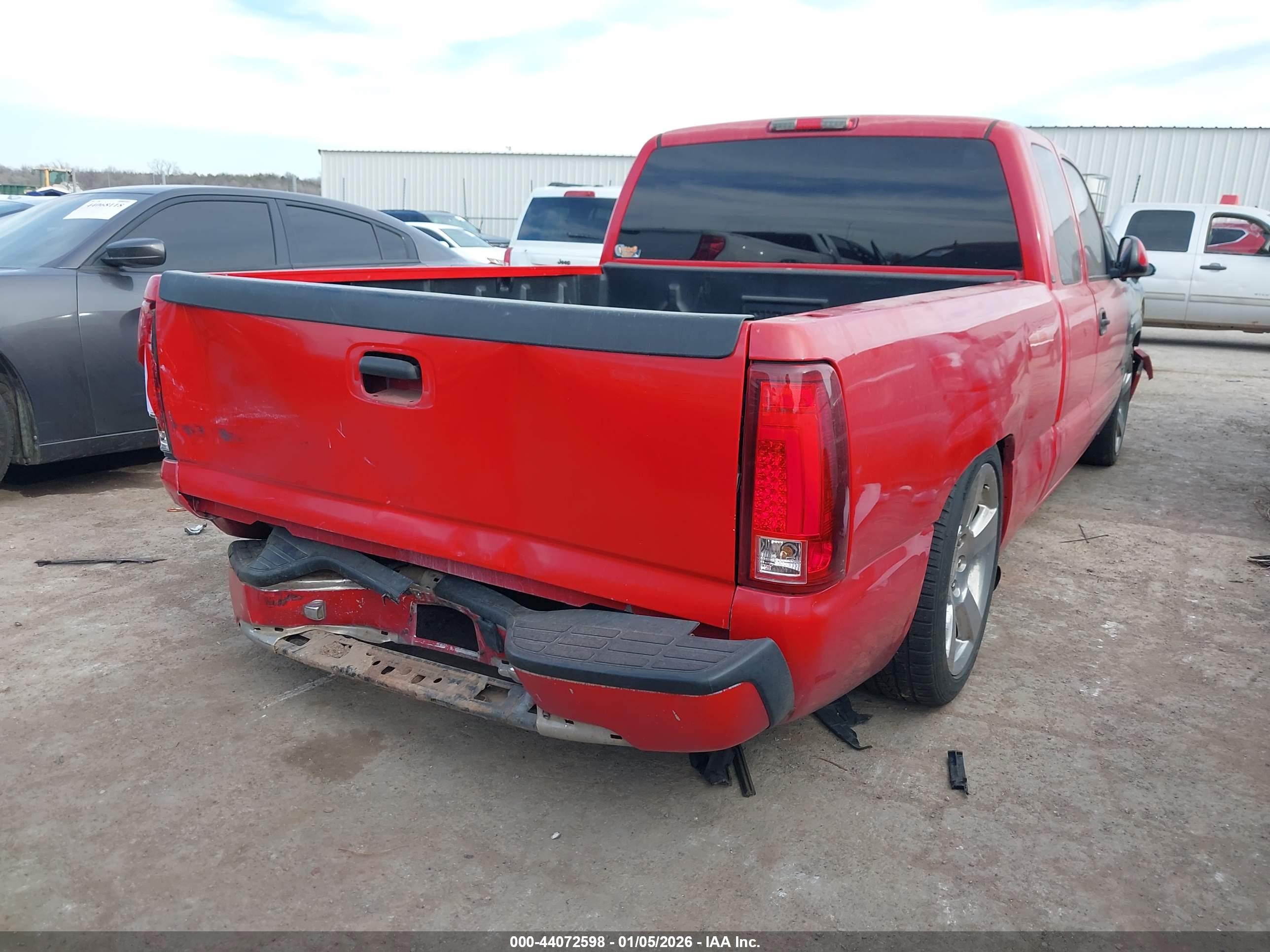 CHEVROLET SILVERADO image 4