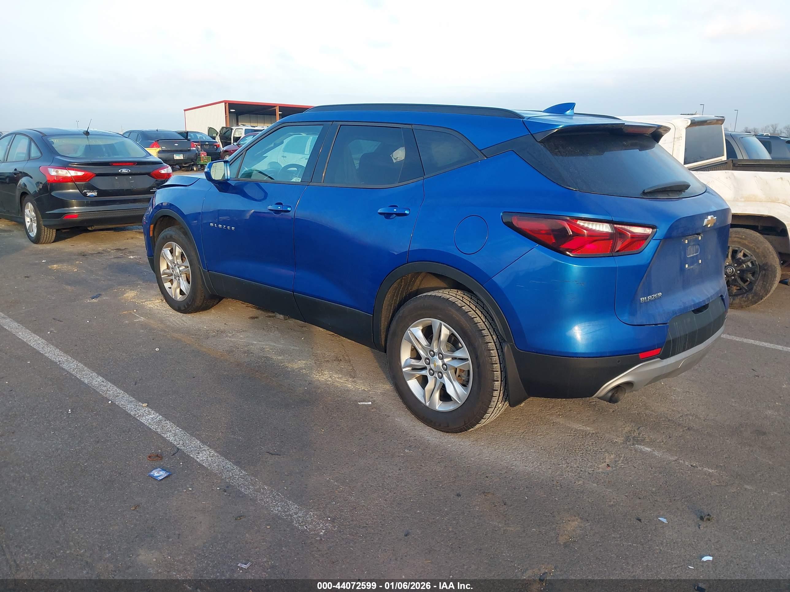 CHEVROLET BLAZER image 3