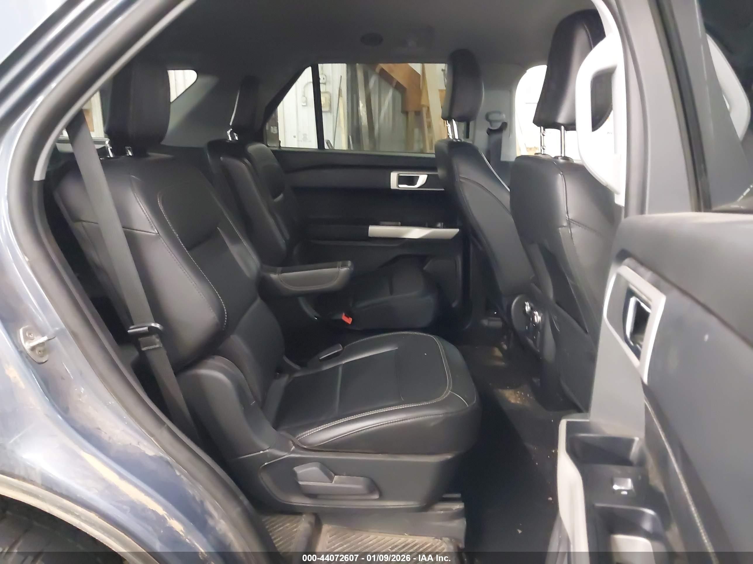 FORD EXPLORER image 8
