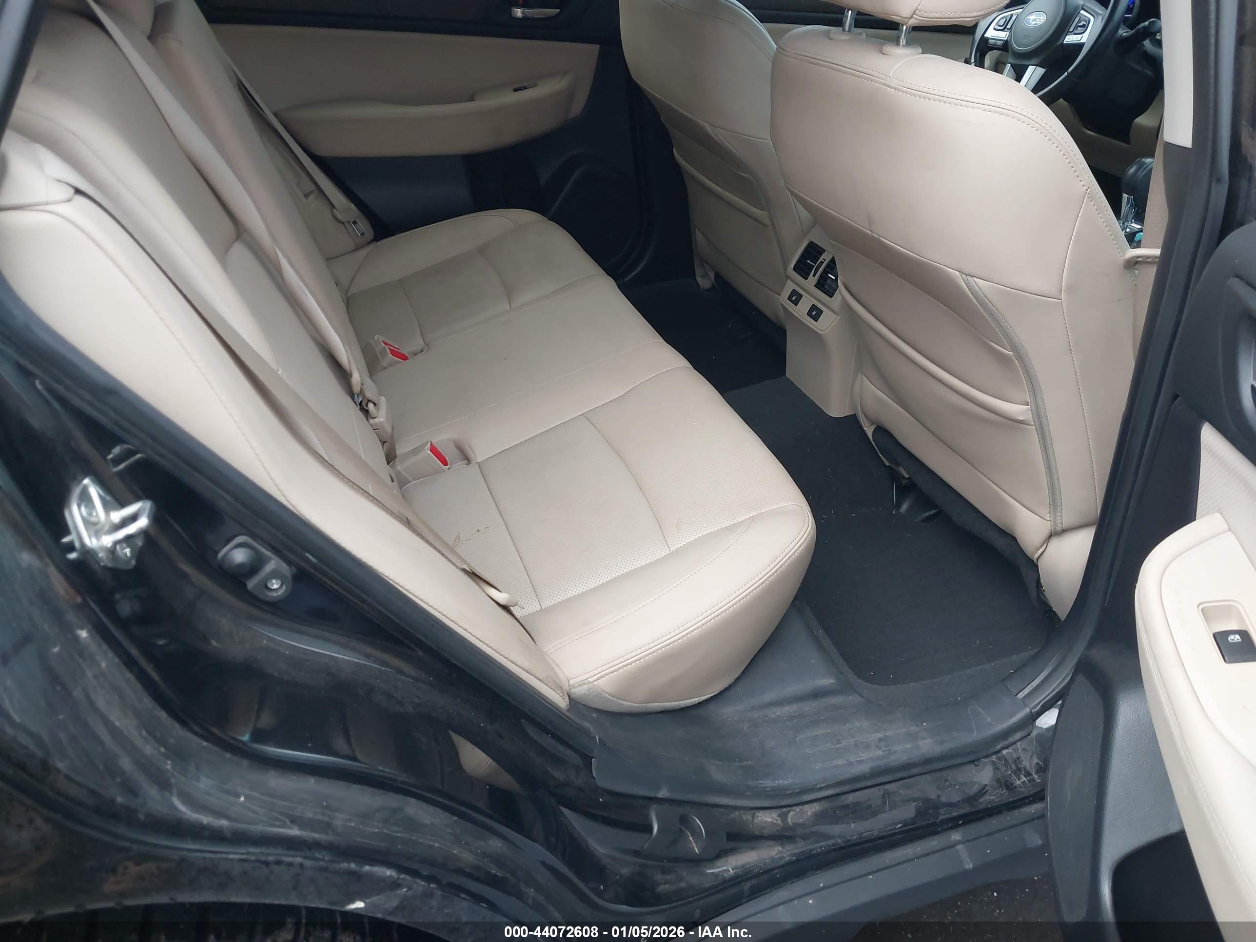 SUBARU OUTBACK image 8