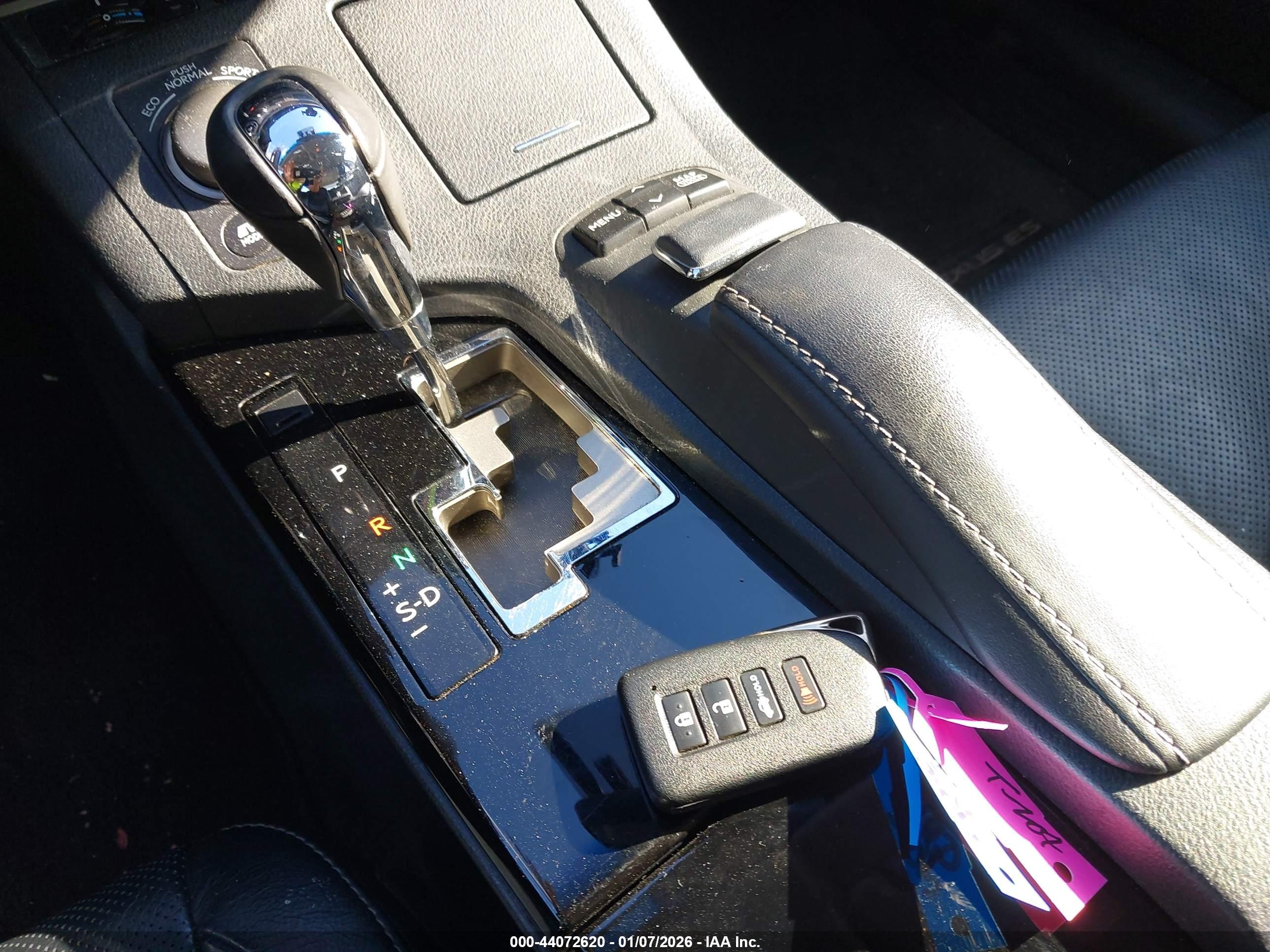 LEXUS ES image 11