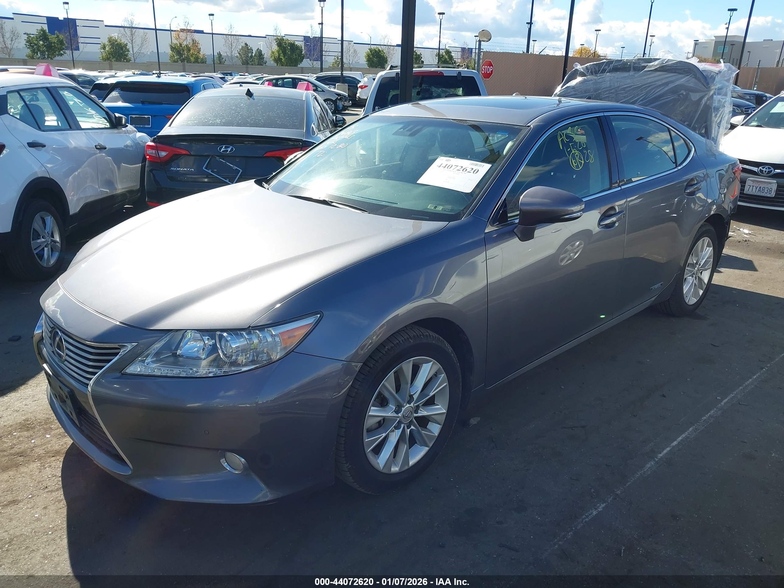 LEXUS ES image 2