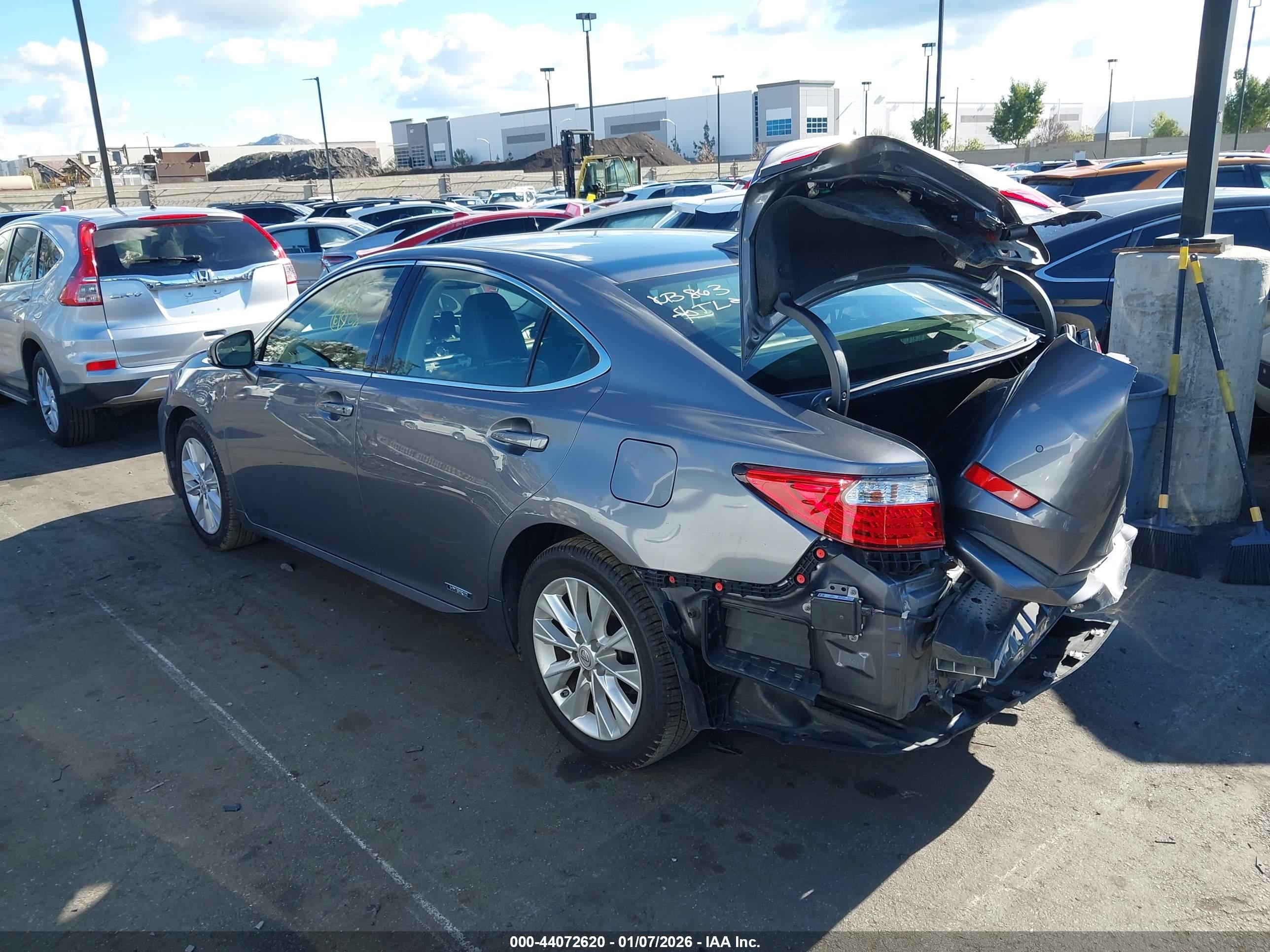 LEXUS ES image 3