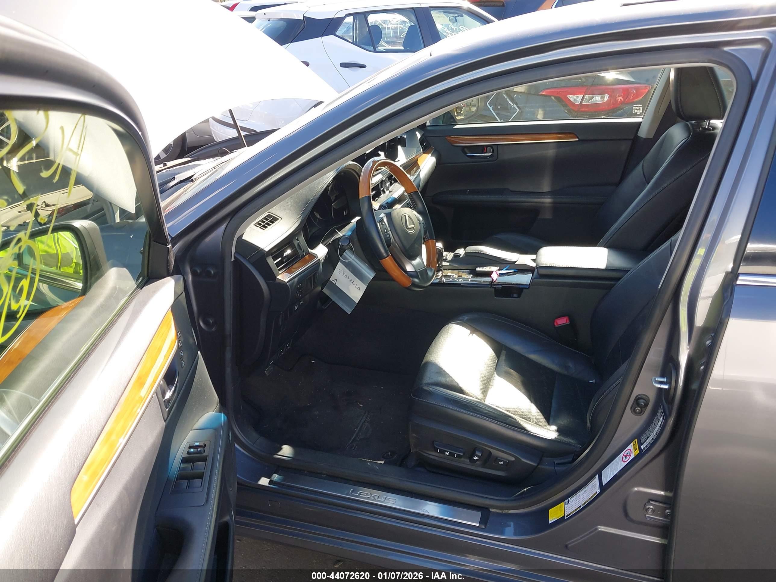 LEXUS ES image 5