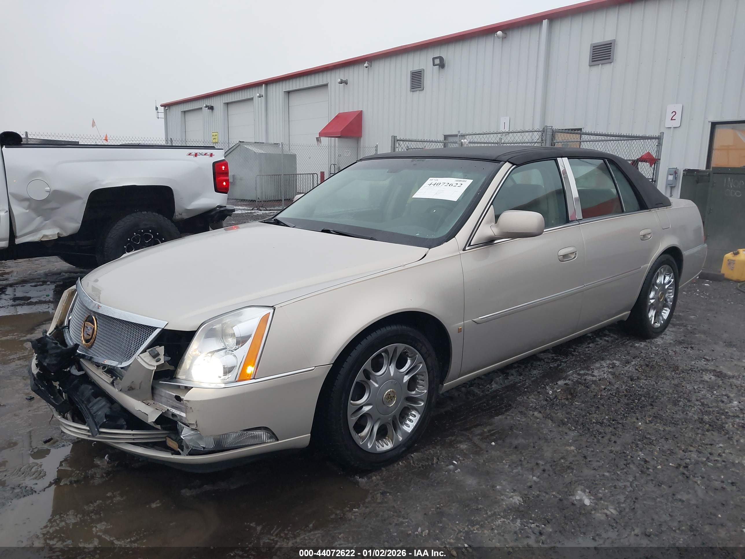 CADILLAC DTS image 2