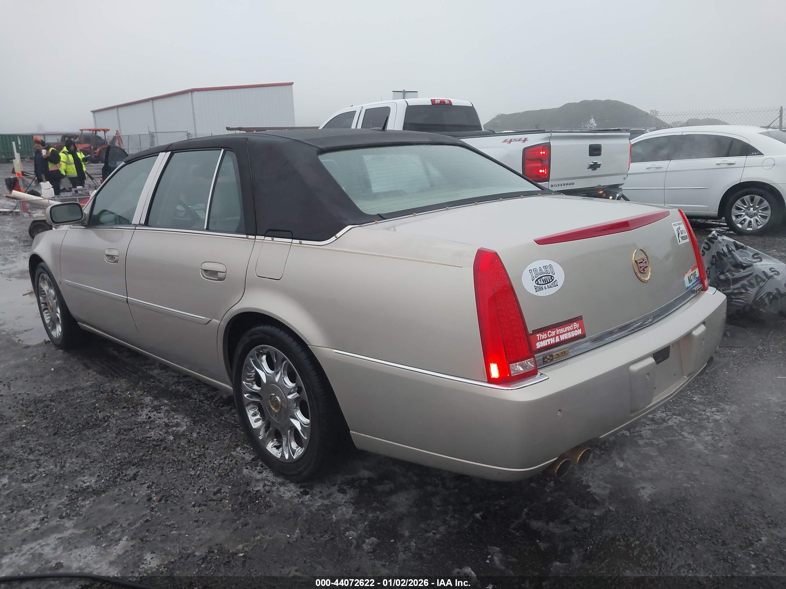 CADILLAC DTS image 3