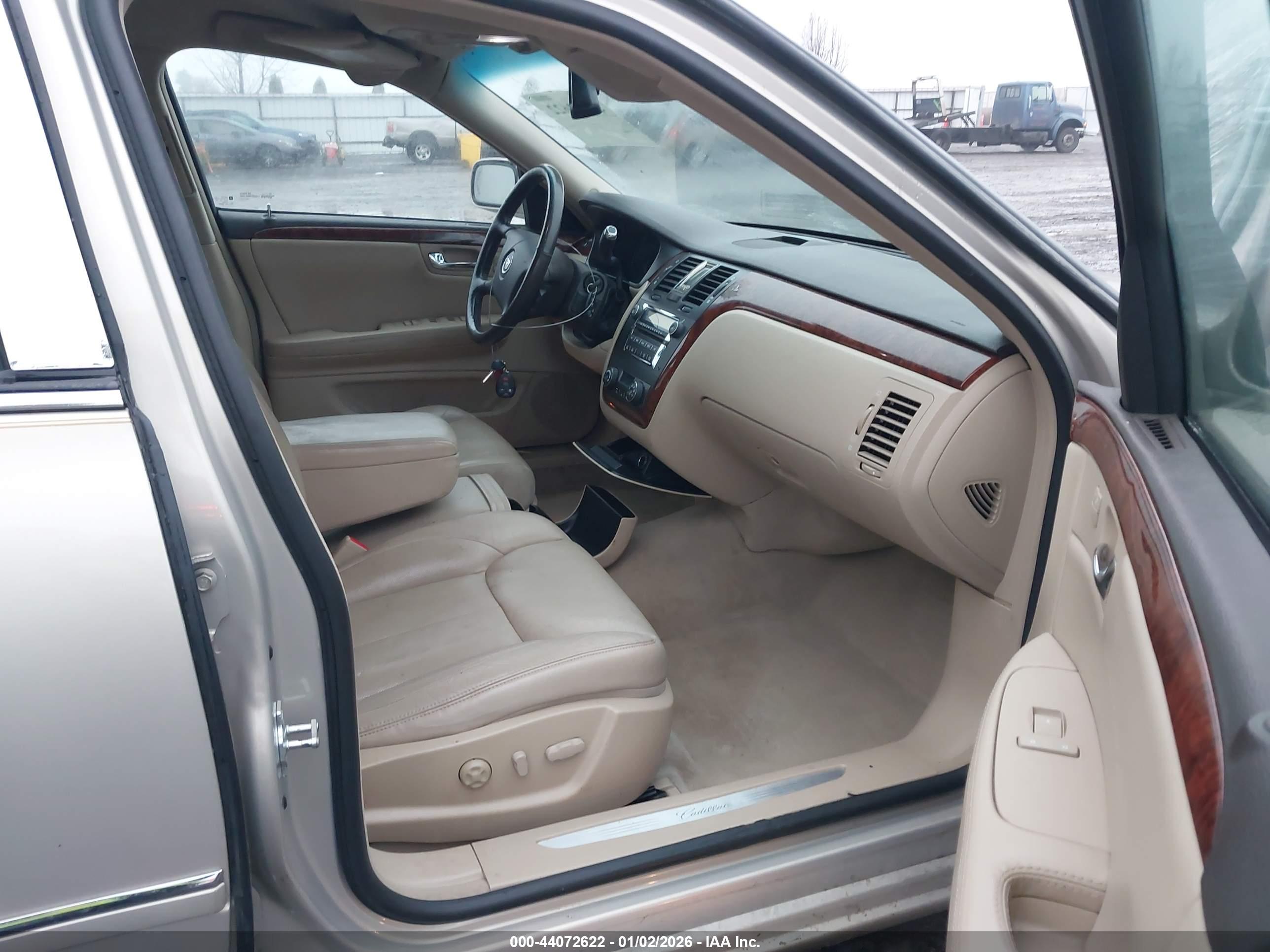 CADILLAC DTS image 5