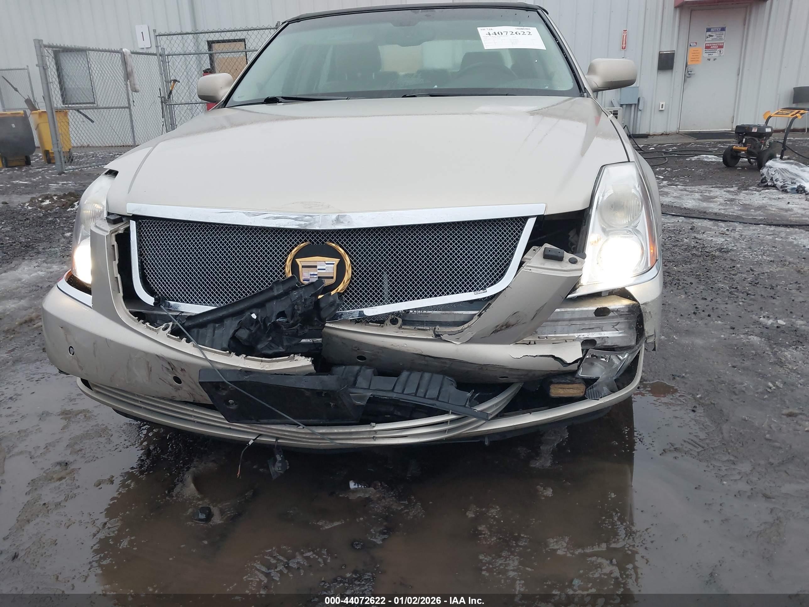 CADILLAC DTS image 6
