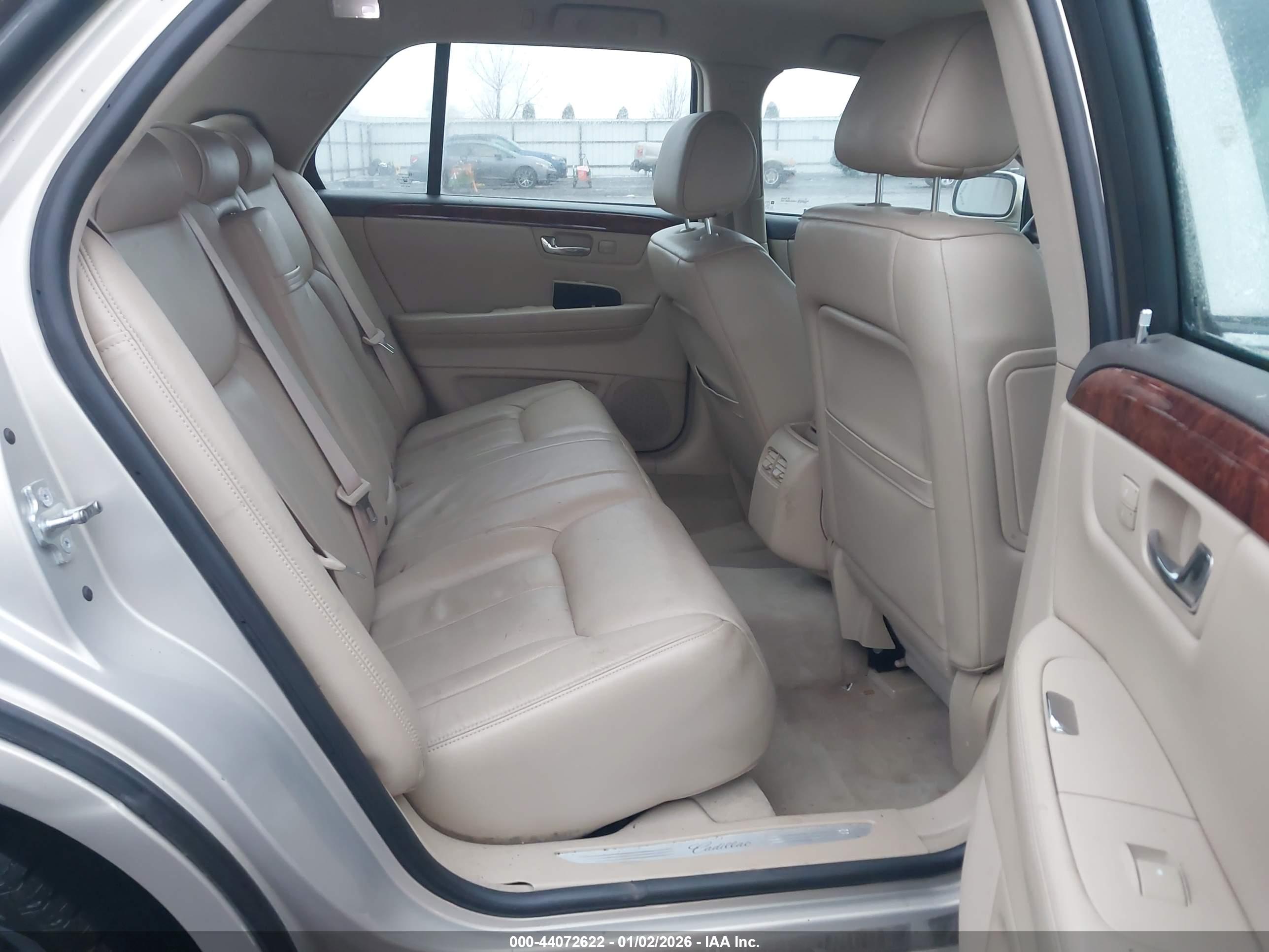 CADILLAC DTS image 8