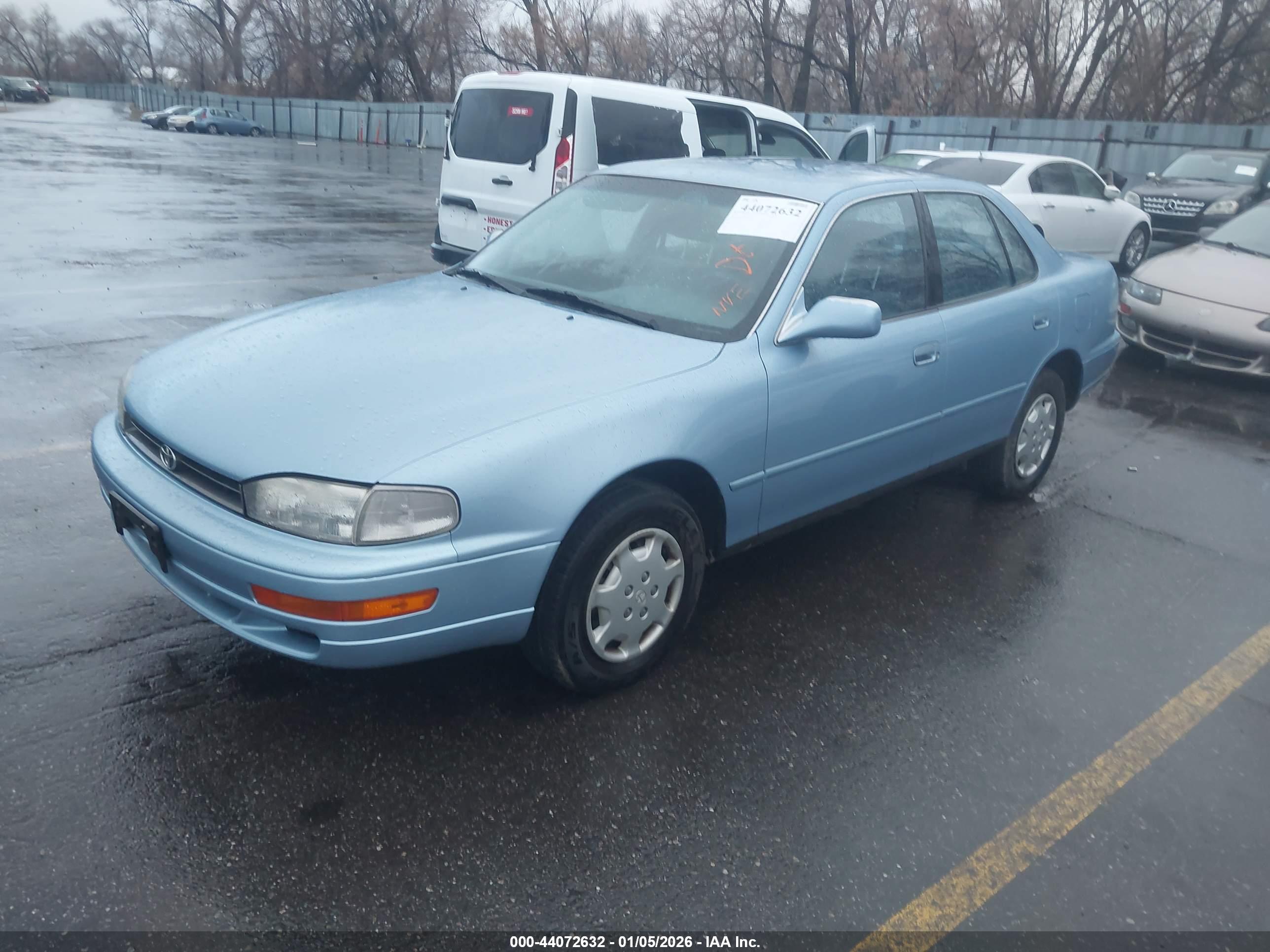 TOYOTA CAMRY image 2