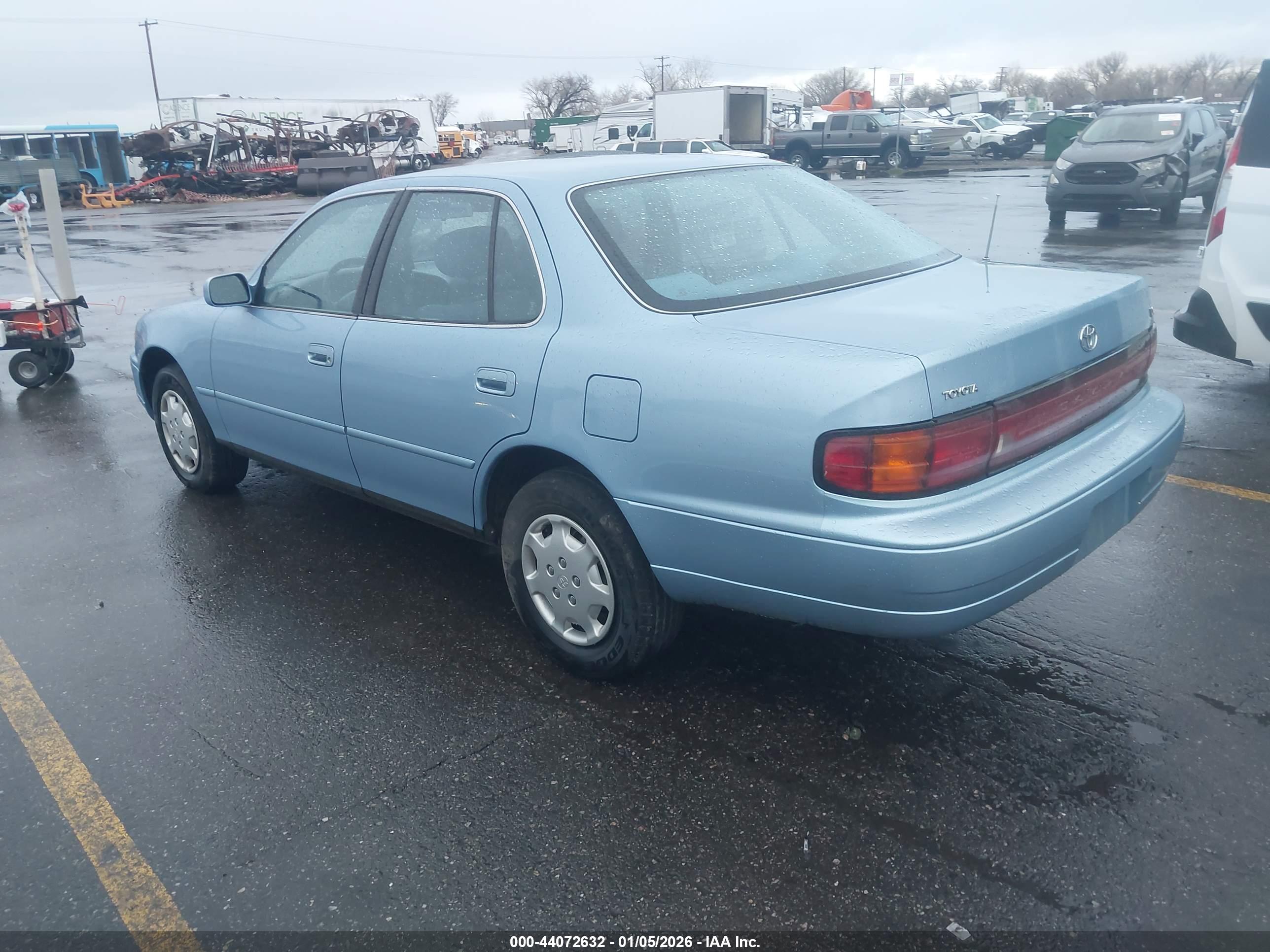 TOYOTA CAMRY image 3