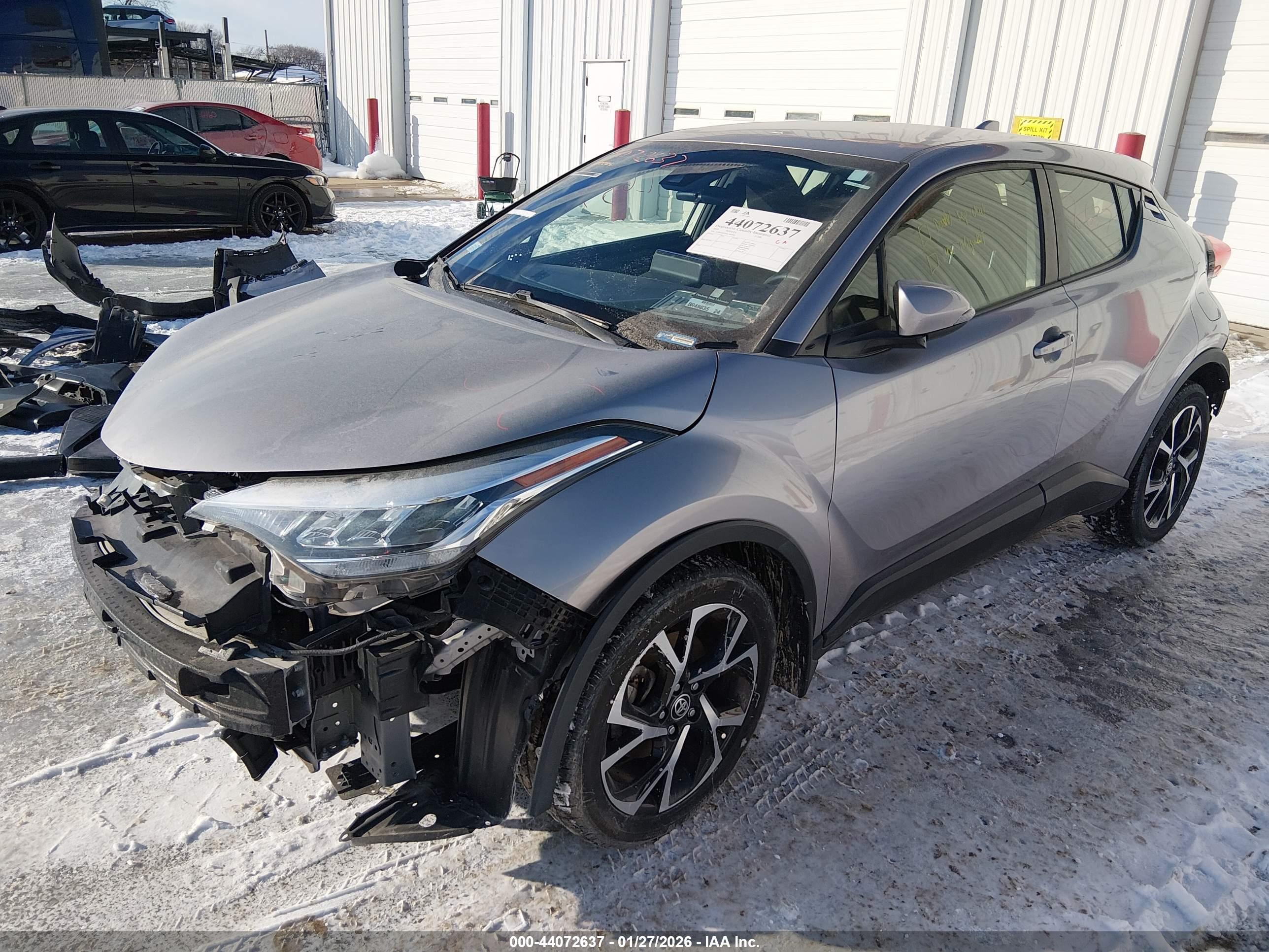 TOYOTA C-HR image 2