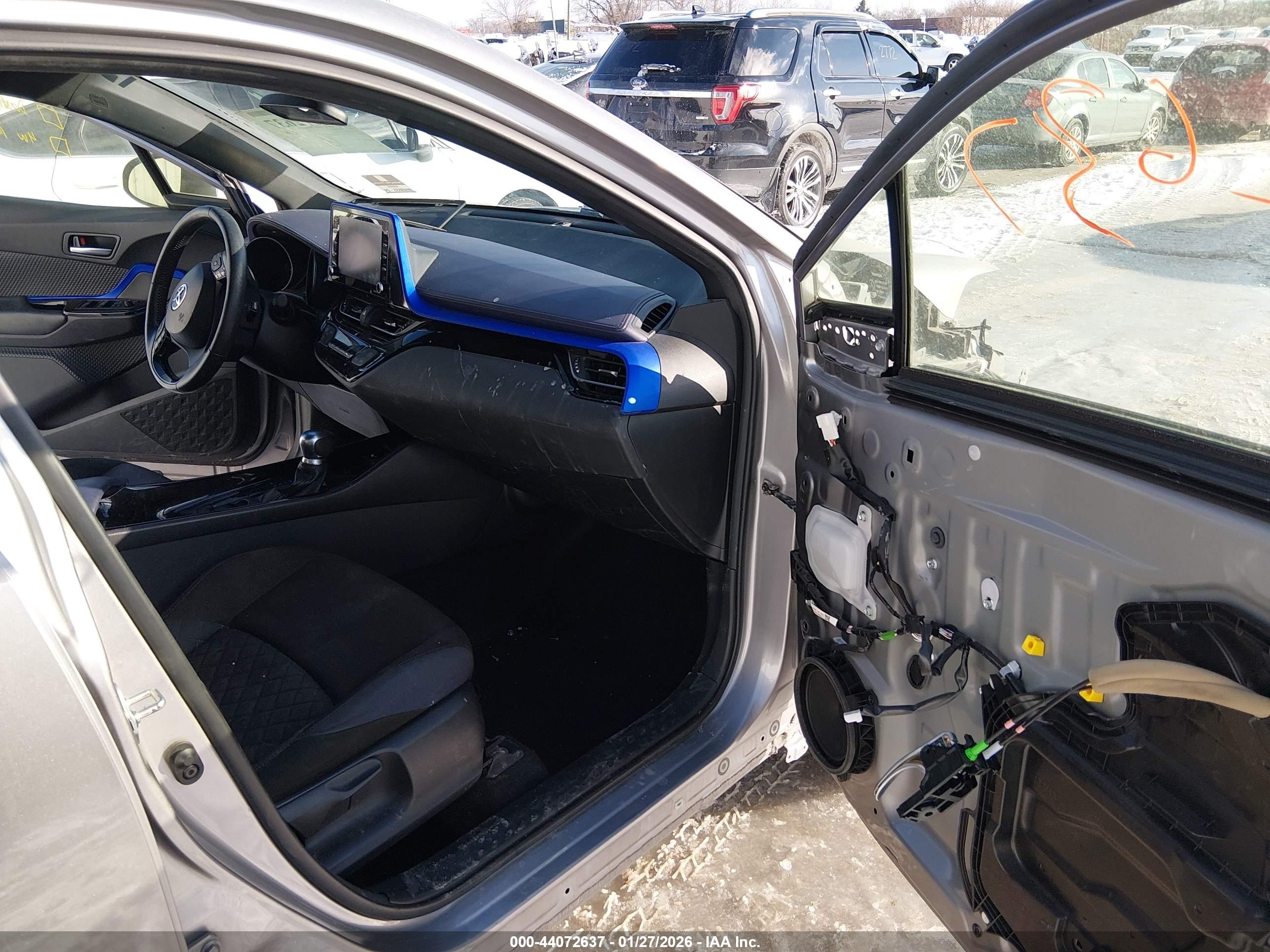 TOYOTA C-HR image 5