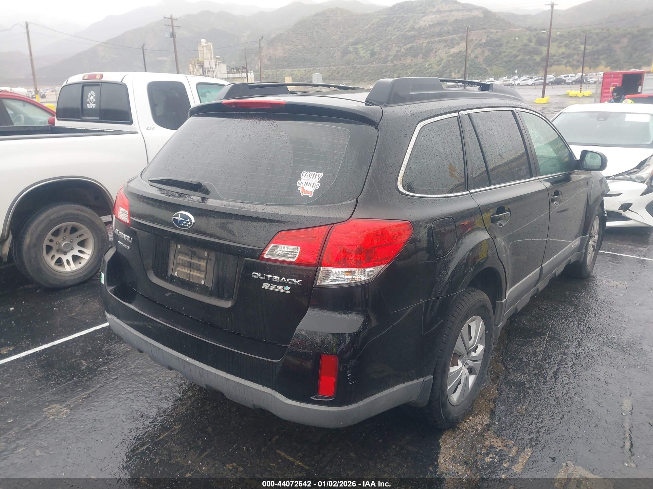 SUBARU OUTBACK image 4