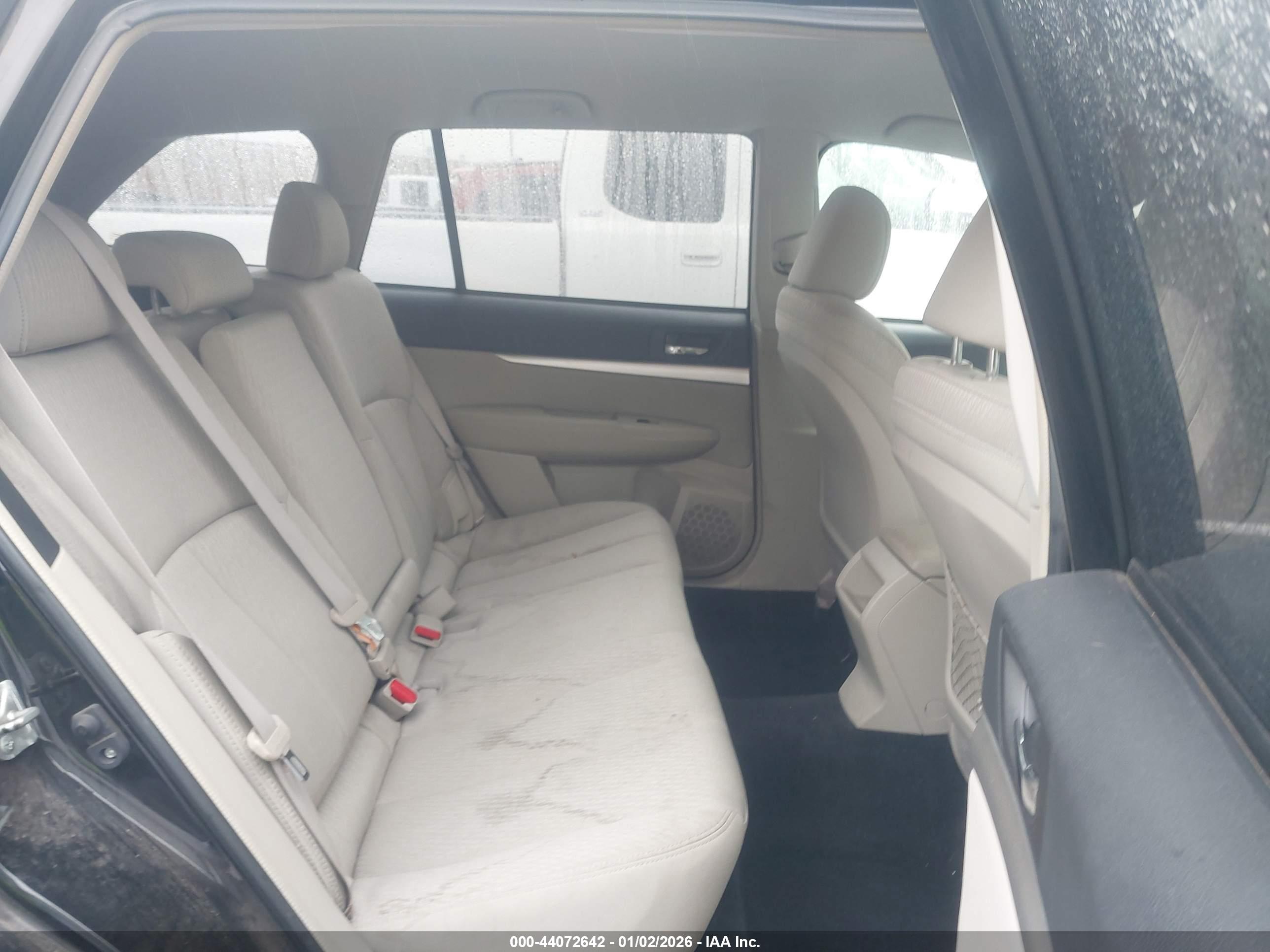 SUBARU OUTBACK image 8