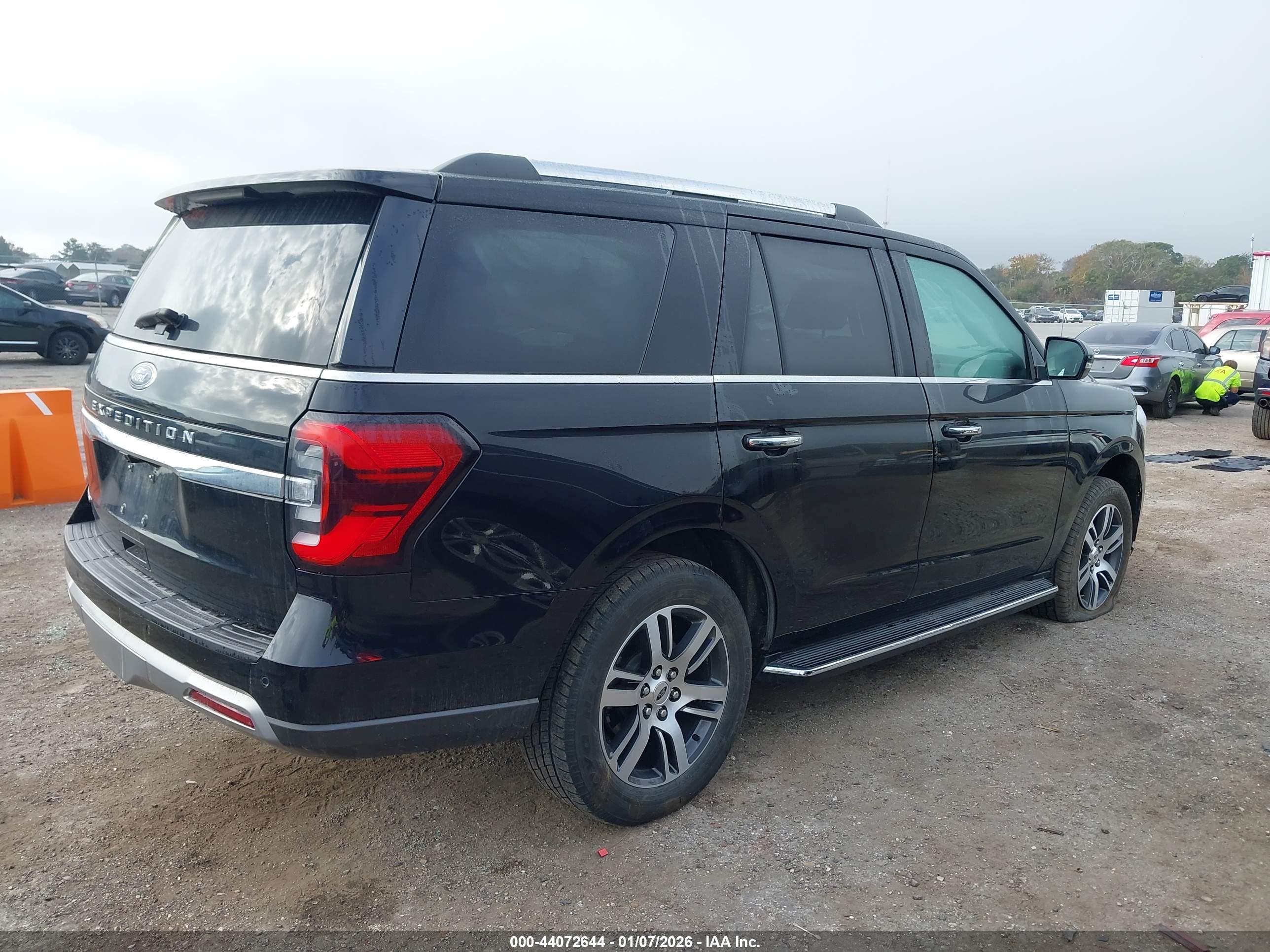 FORD EXPEDITION image 4