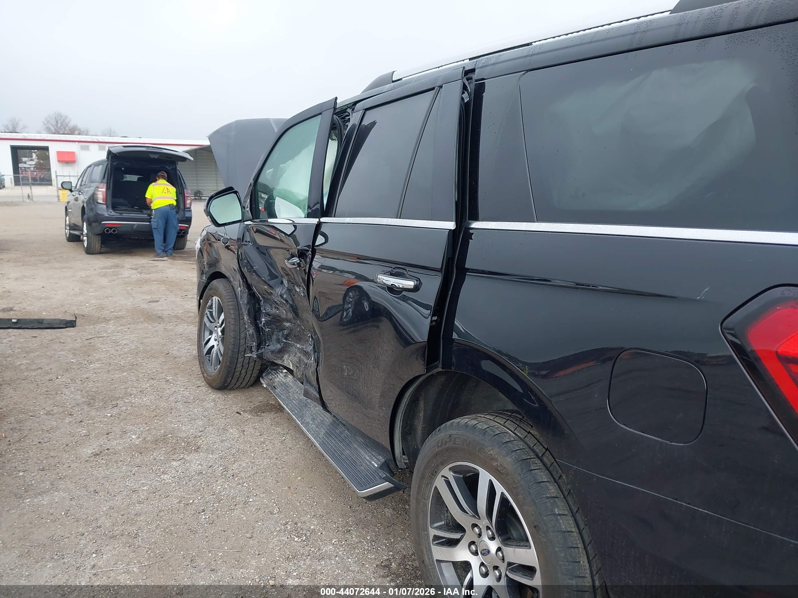 FORD EXPEDITION image 6