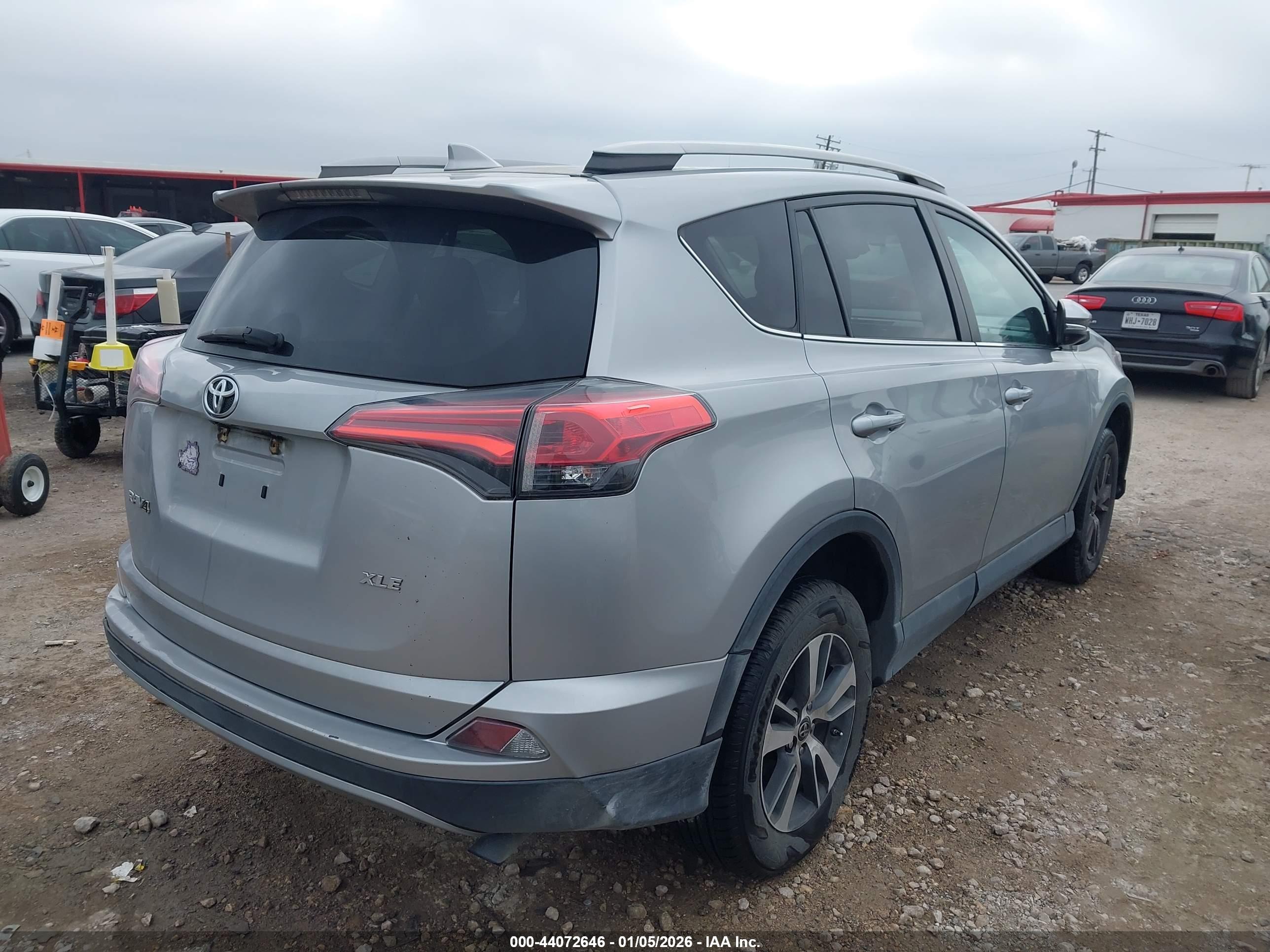 TOYOTA RAV4 image 4