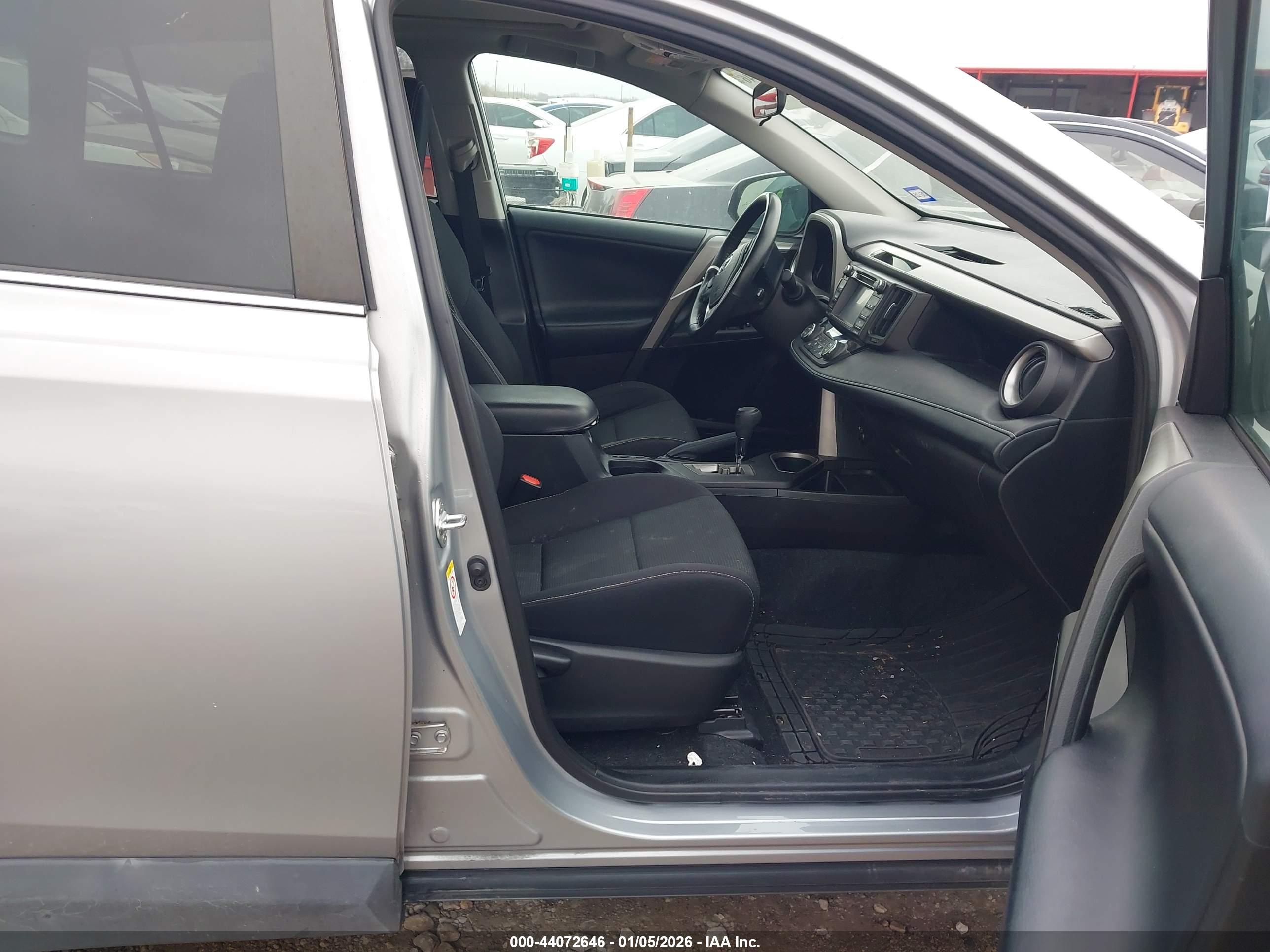 TOYOTA RAV4 image 5