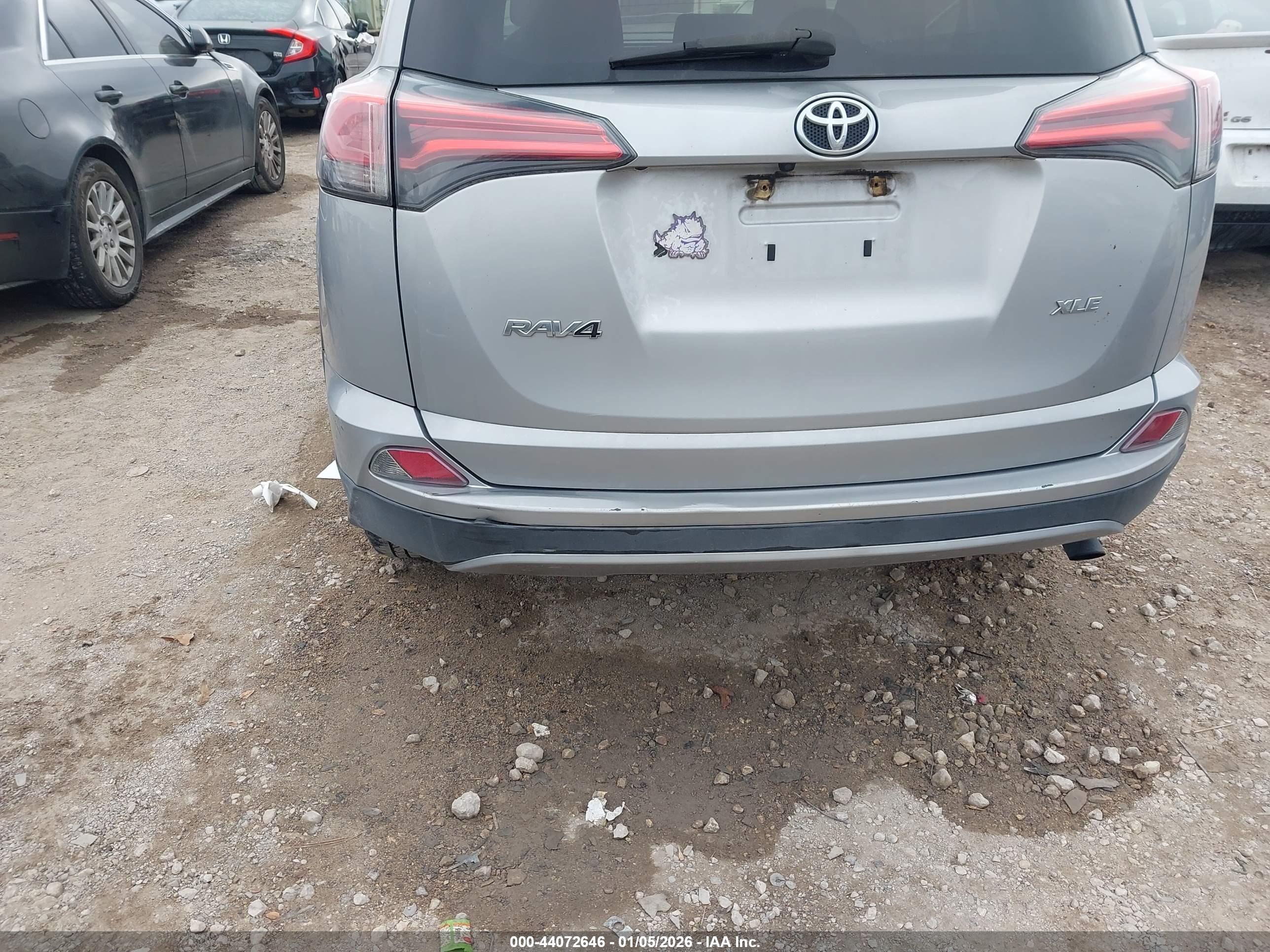 TOYOTA RAV4 image 6