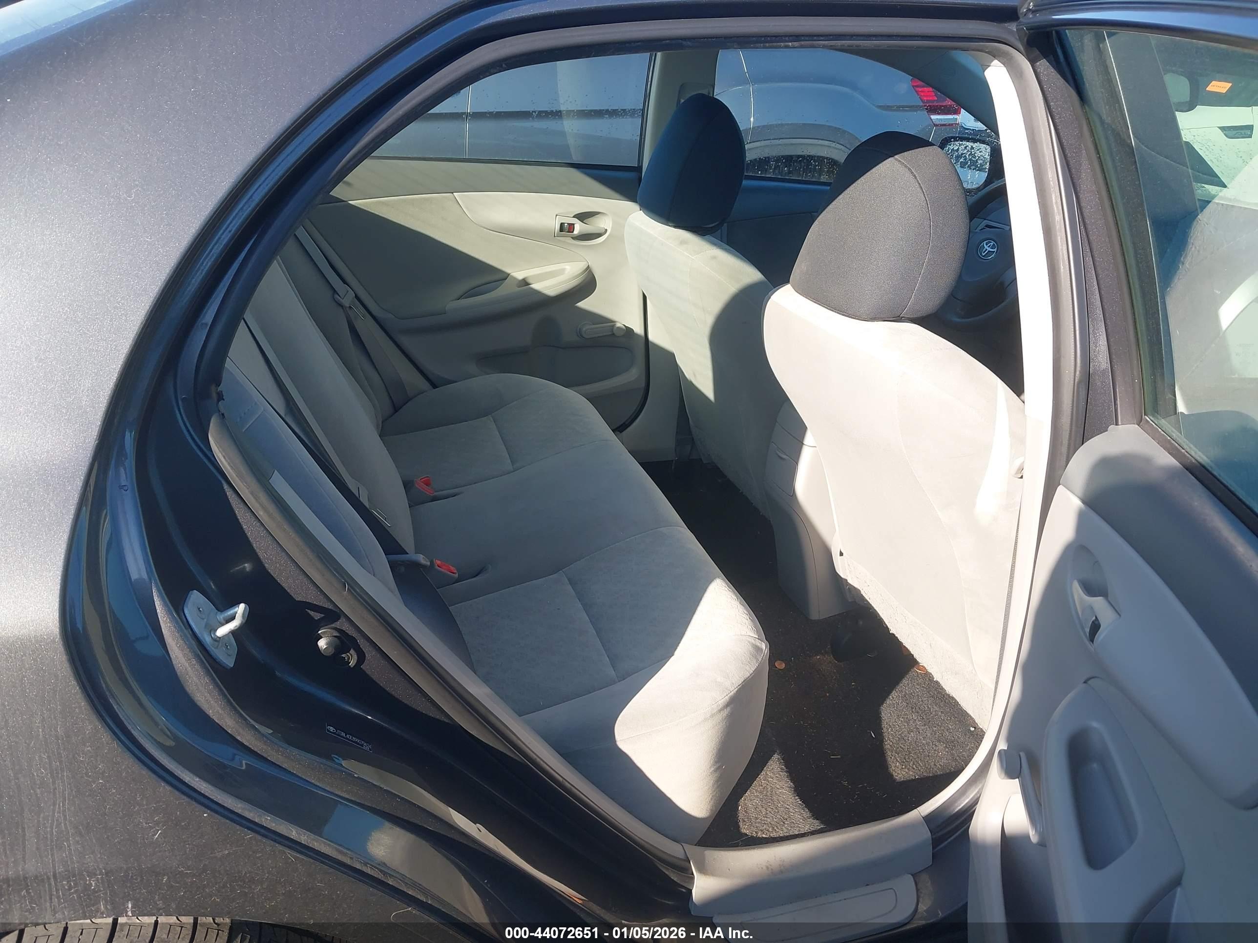 TOYOTA COROLLA image 8