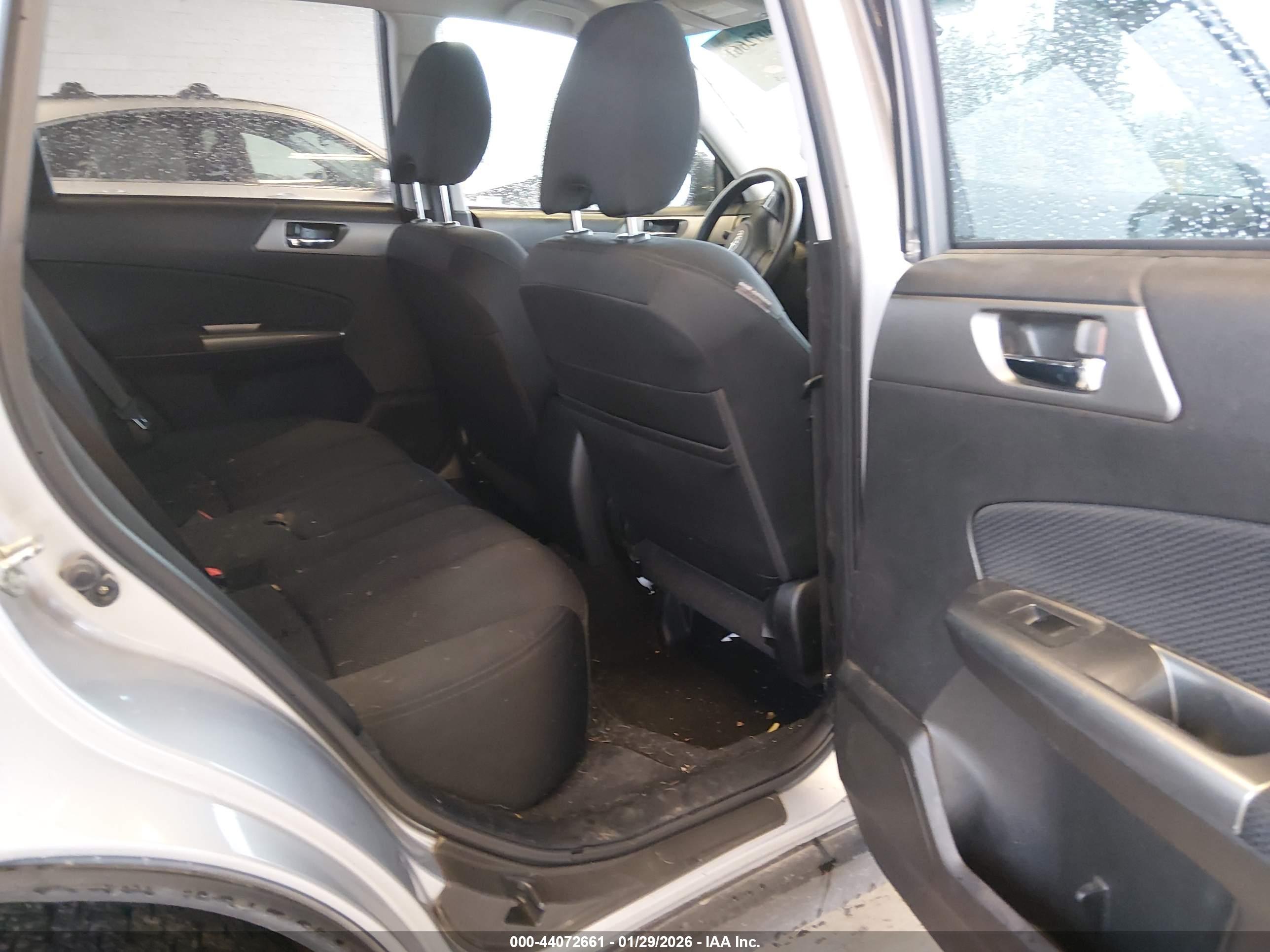 SUBARU FORESTER image 8