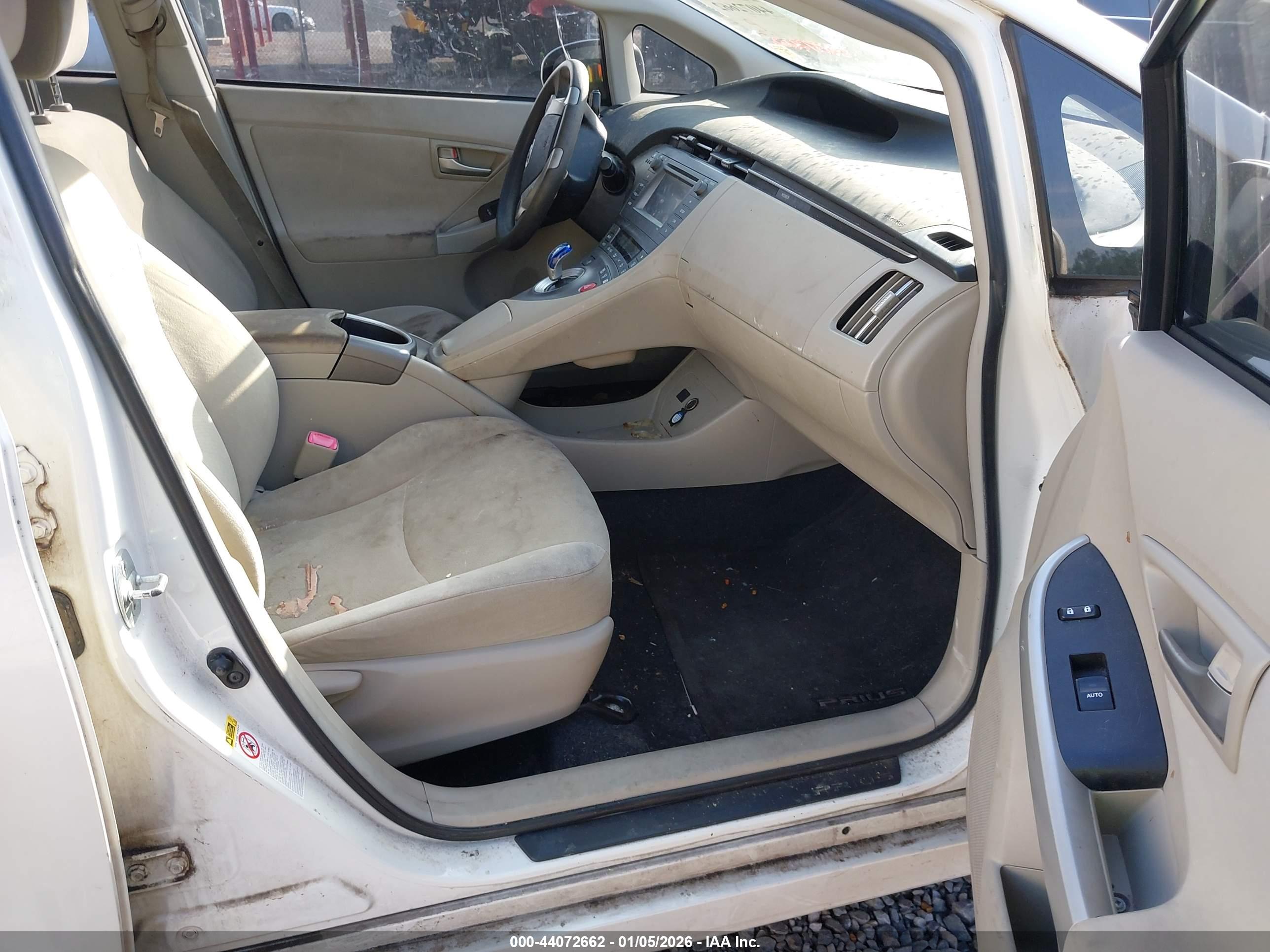 TOYOTA PRIUS image 5