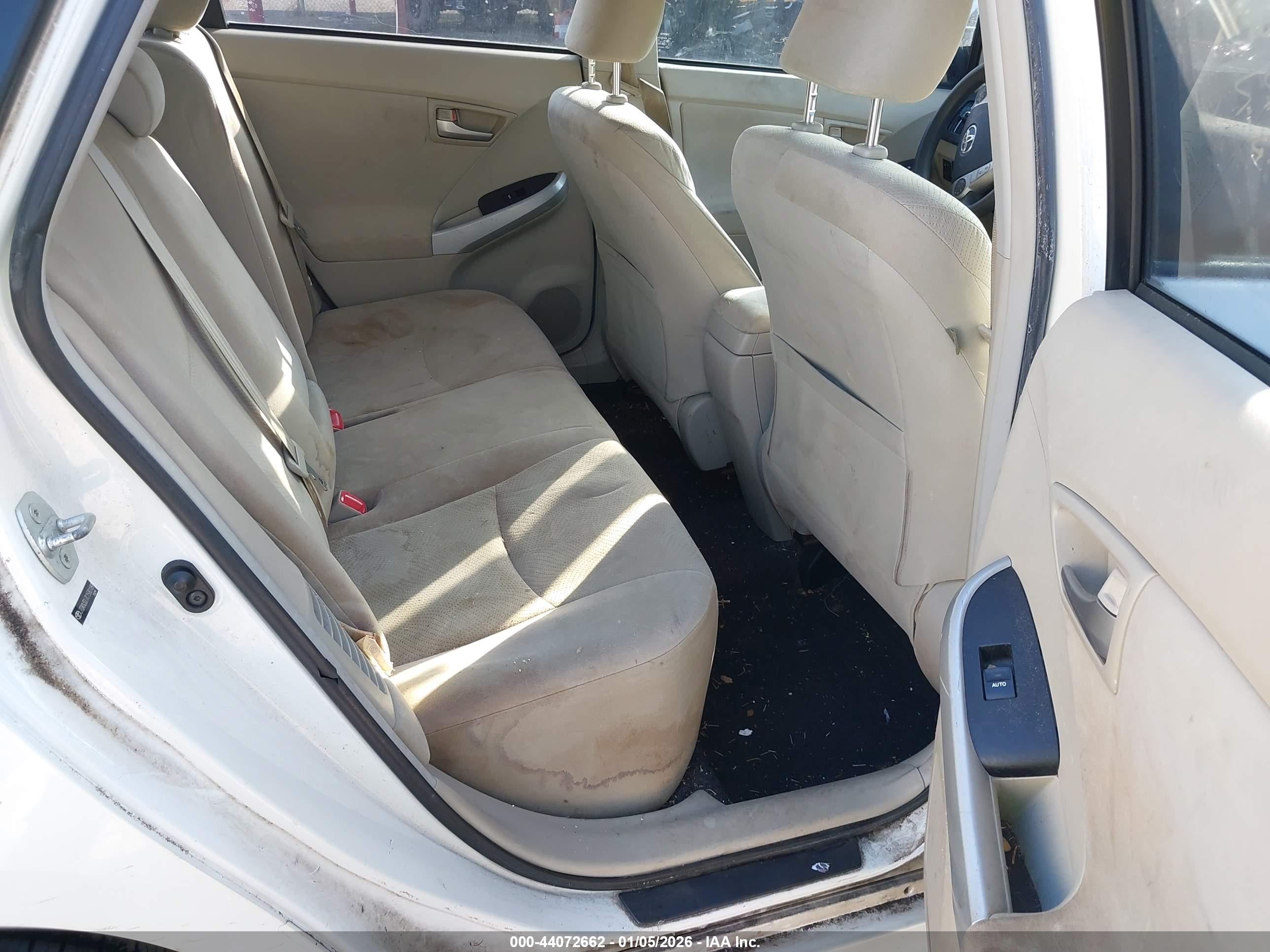 TOYOTA PRIUS image 8