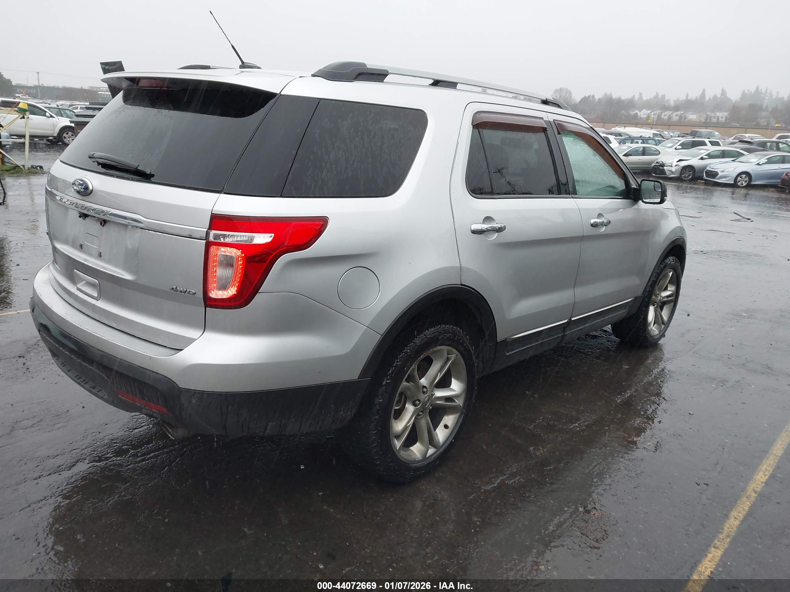 FORD EXPLORER image 4