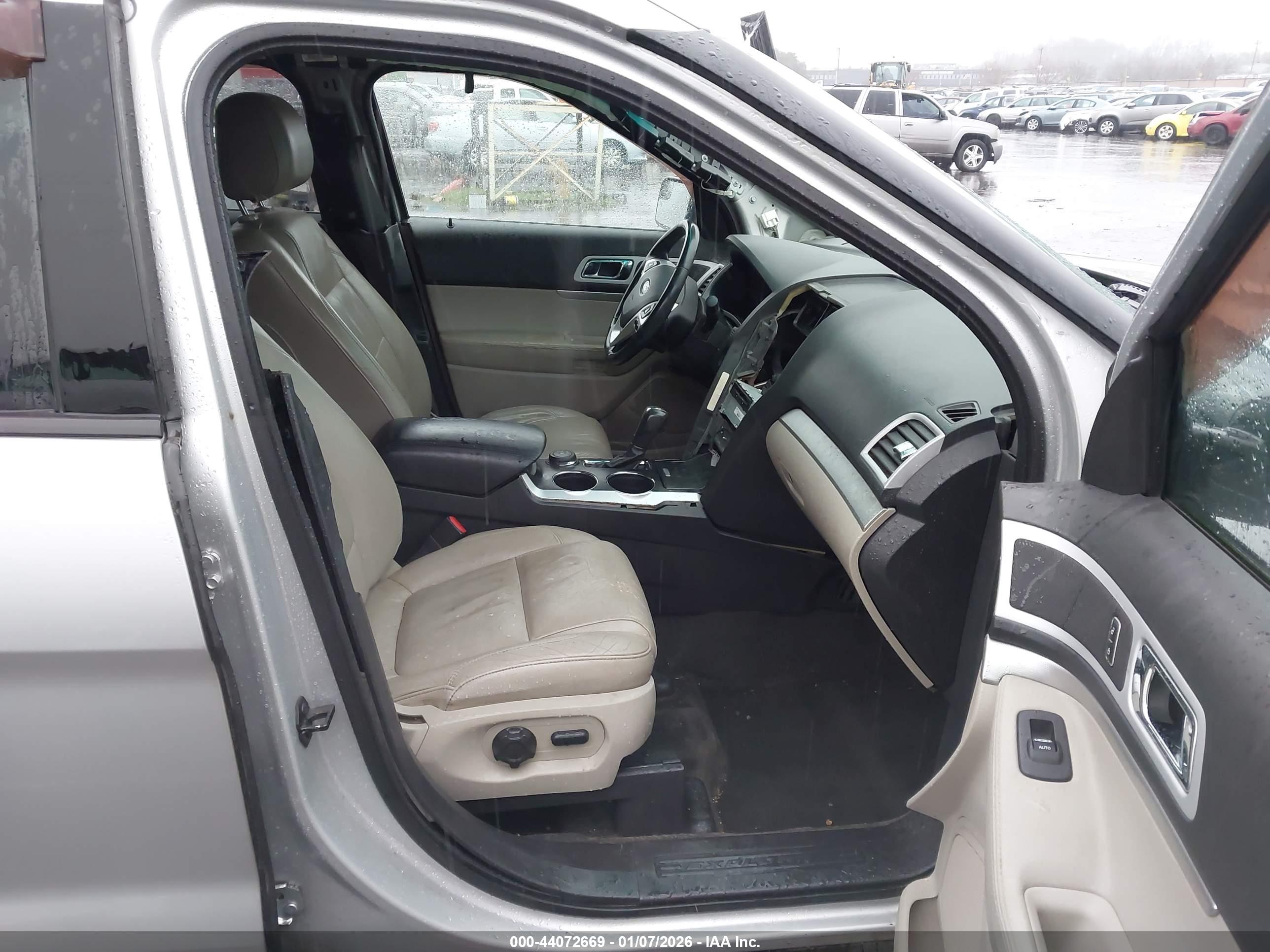 FORD EXPLORER image 5