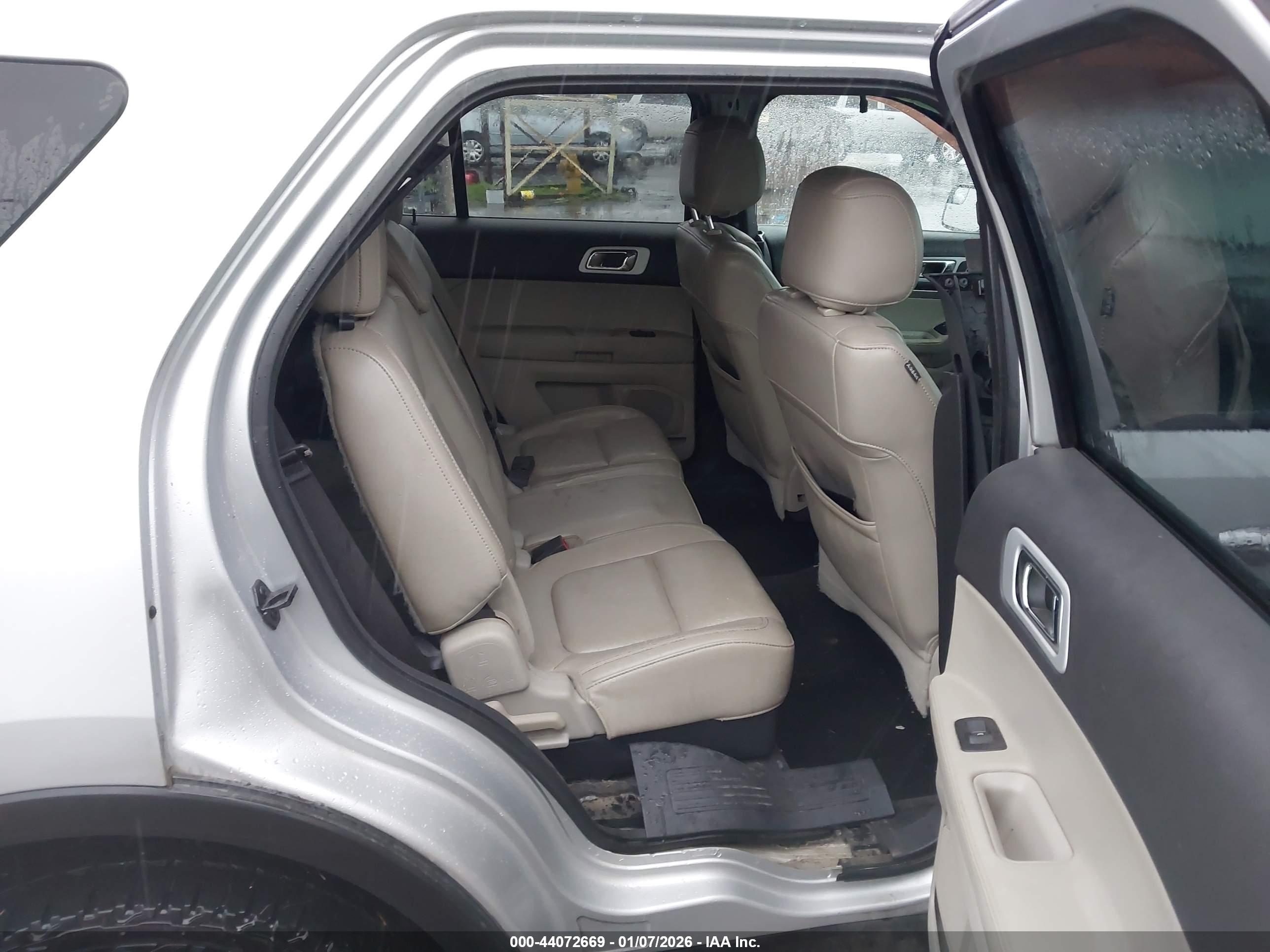 FORD EXPLORER image 8
