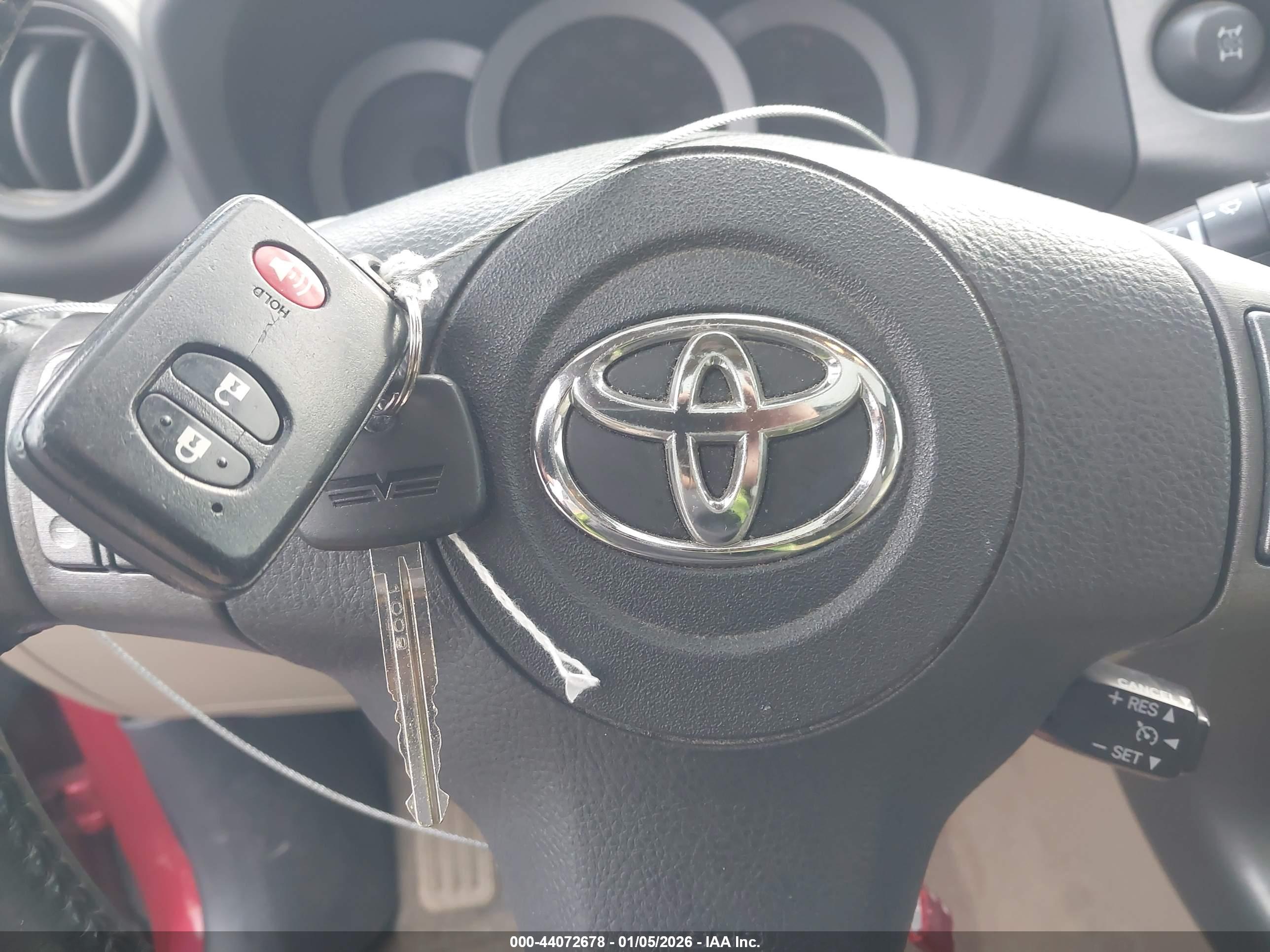 TOYOTA RAV4 image 11