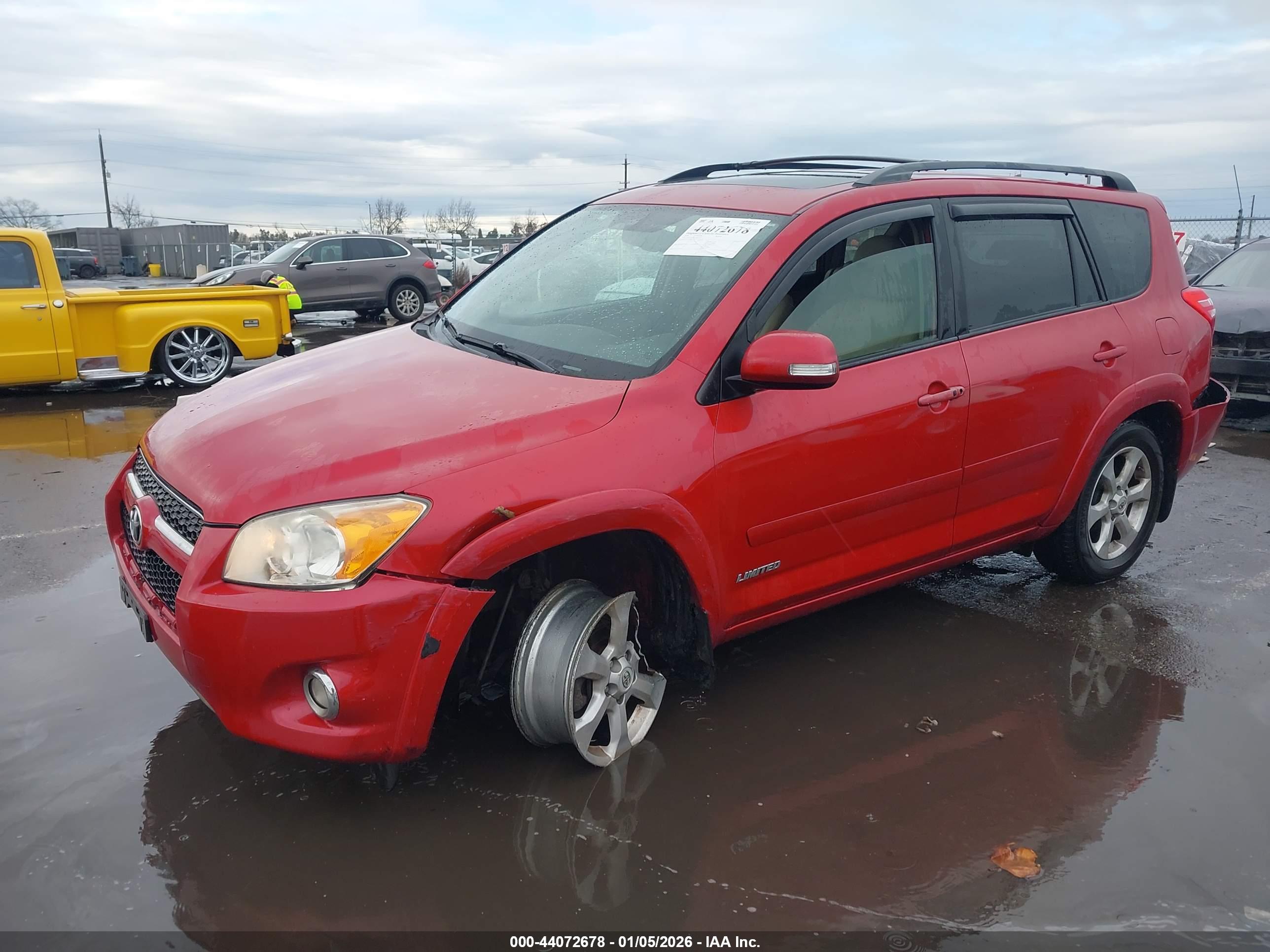 TOYOTA RAV4 image 2