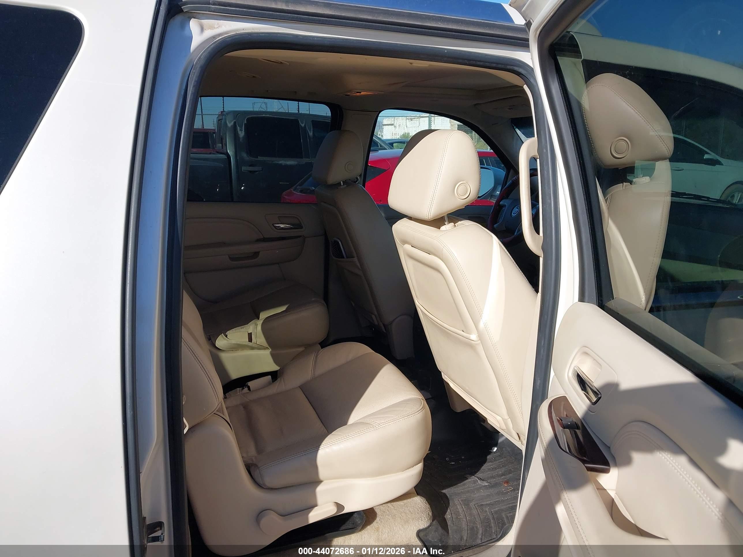 CADILLAC ESCALADE image 8