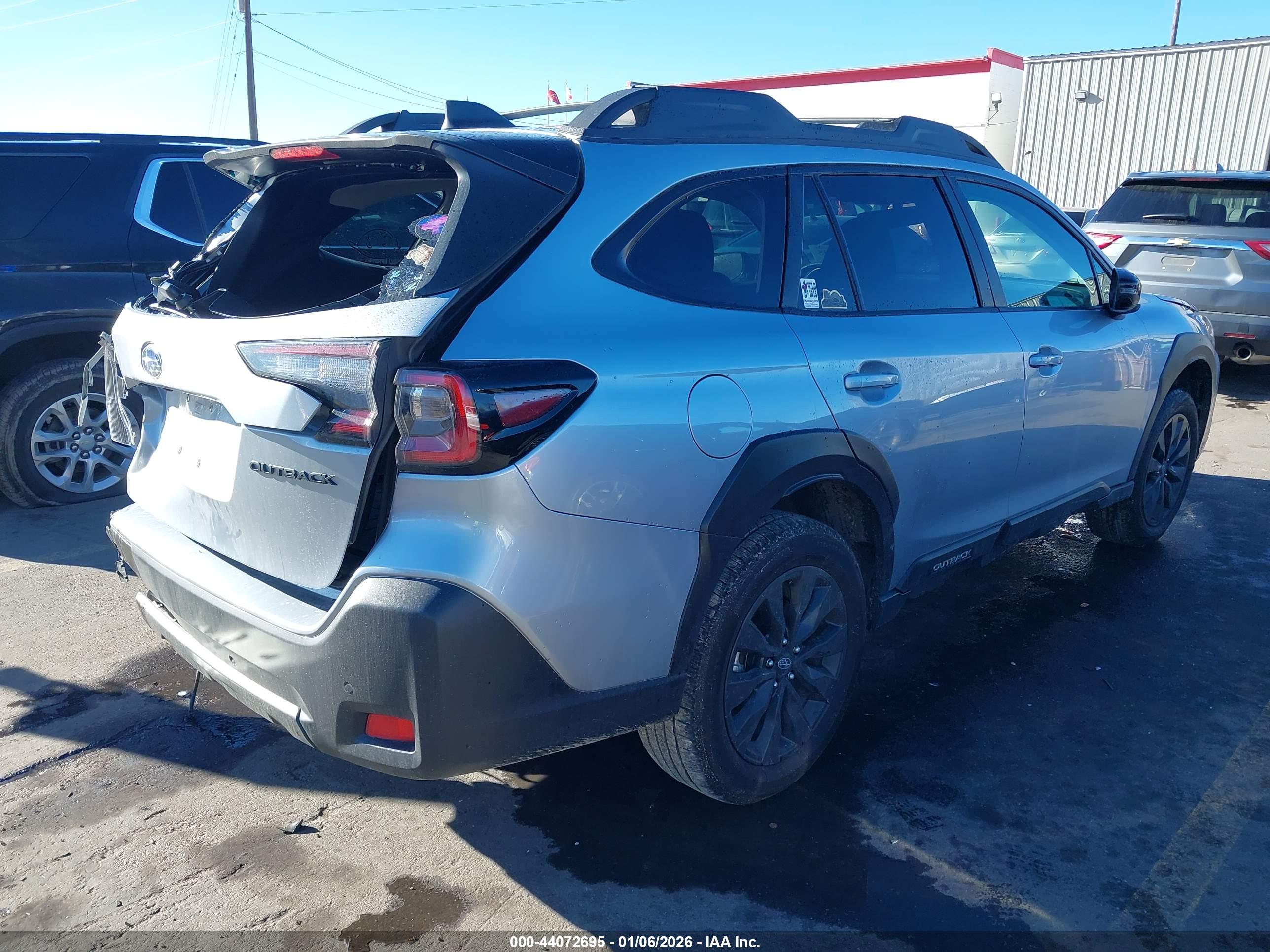 SUBARU OUTBACK image 4