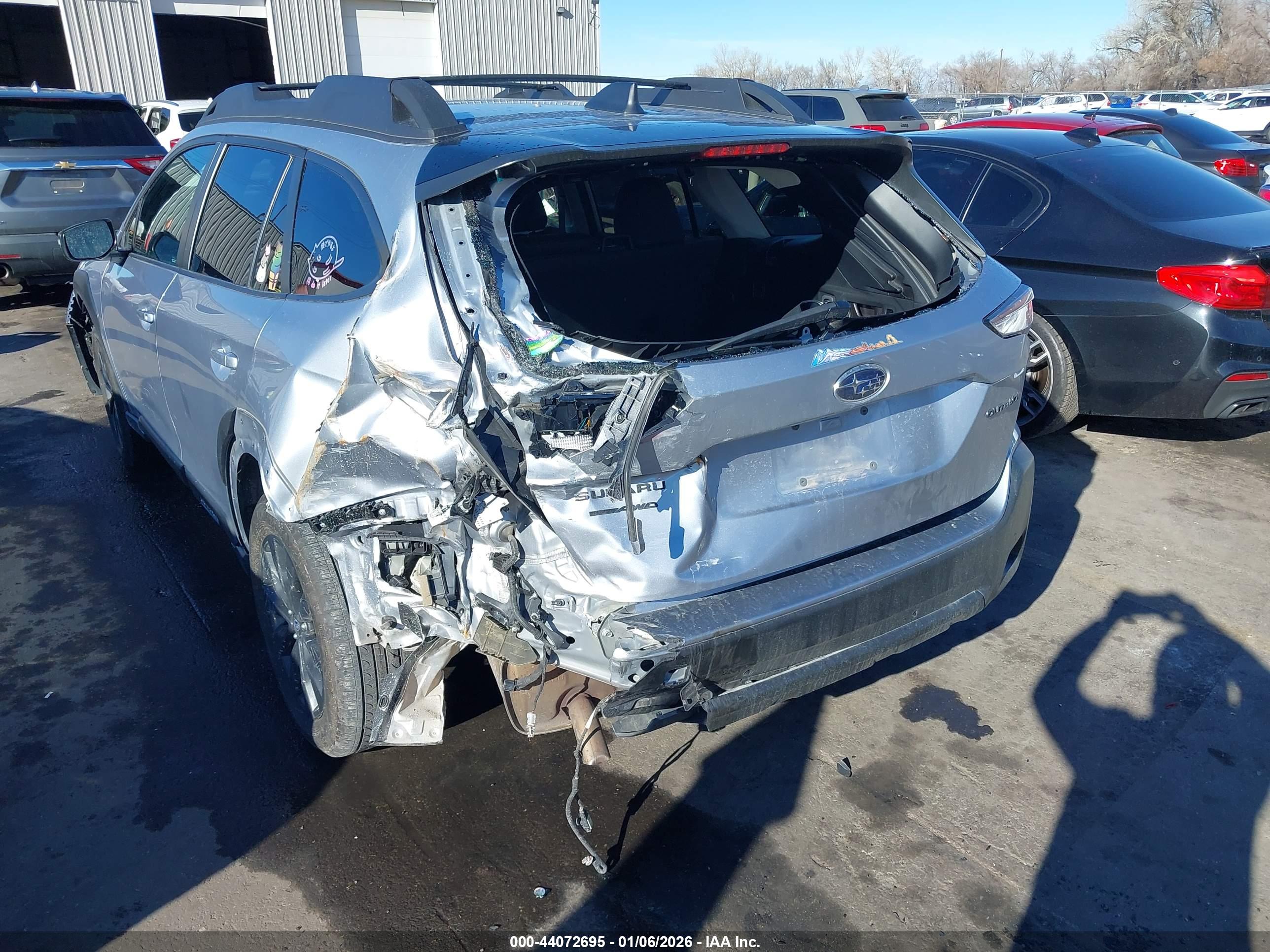 SUBARU OUTBACK image 6